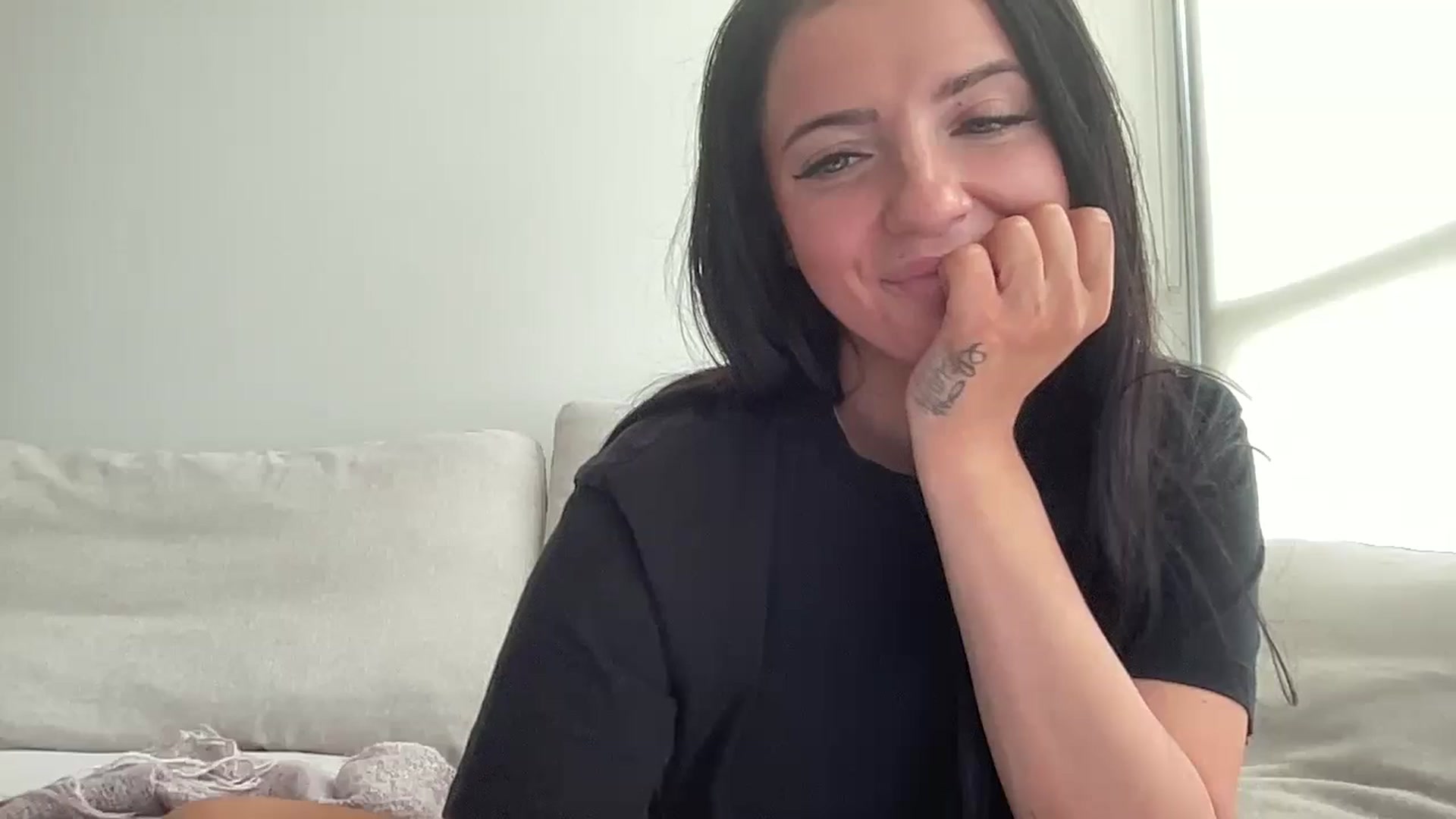 Gallery image thumbnail from arielxxx's myfreecams stream on, 10/23/2024, 17:33 image 12 of 20