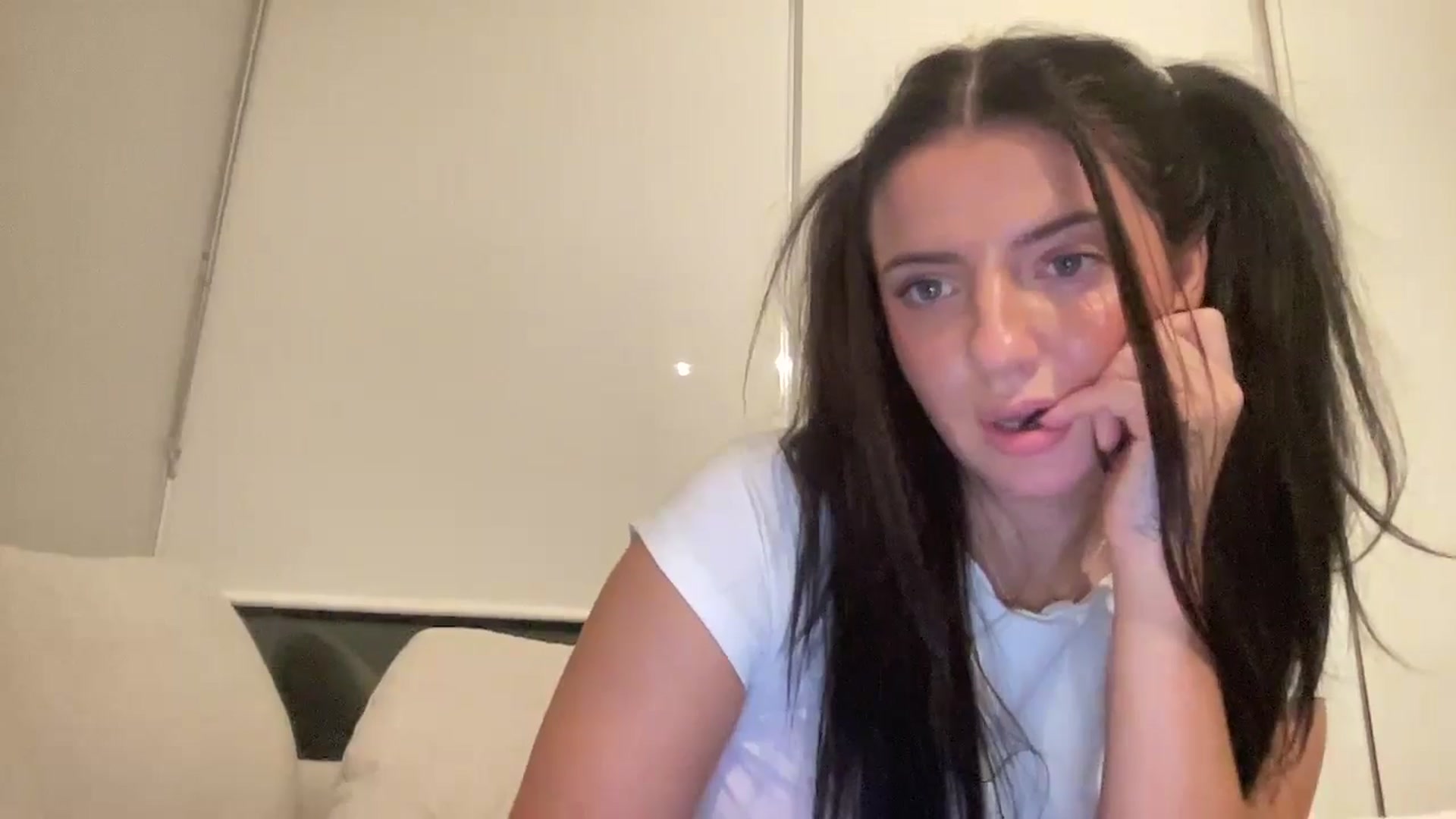 Gallery image thumbnail from arielxxx's myfreecams stream on, 10/28/2024, 02:04 image 9 of 20