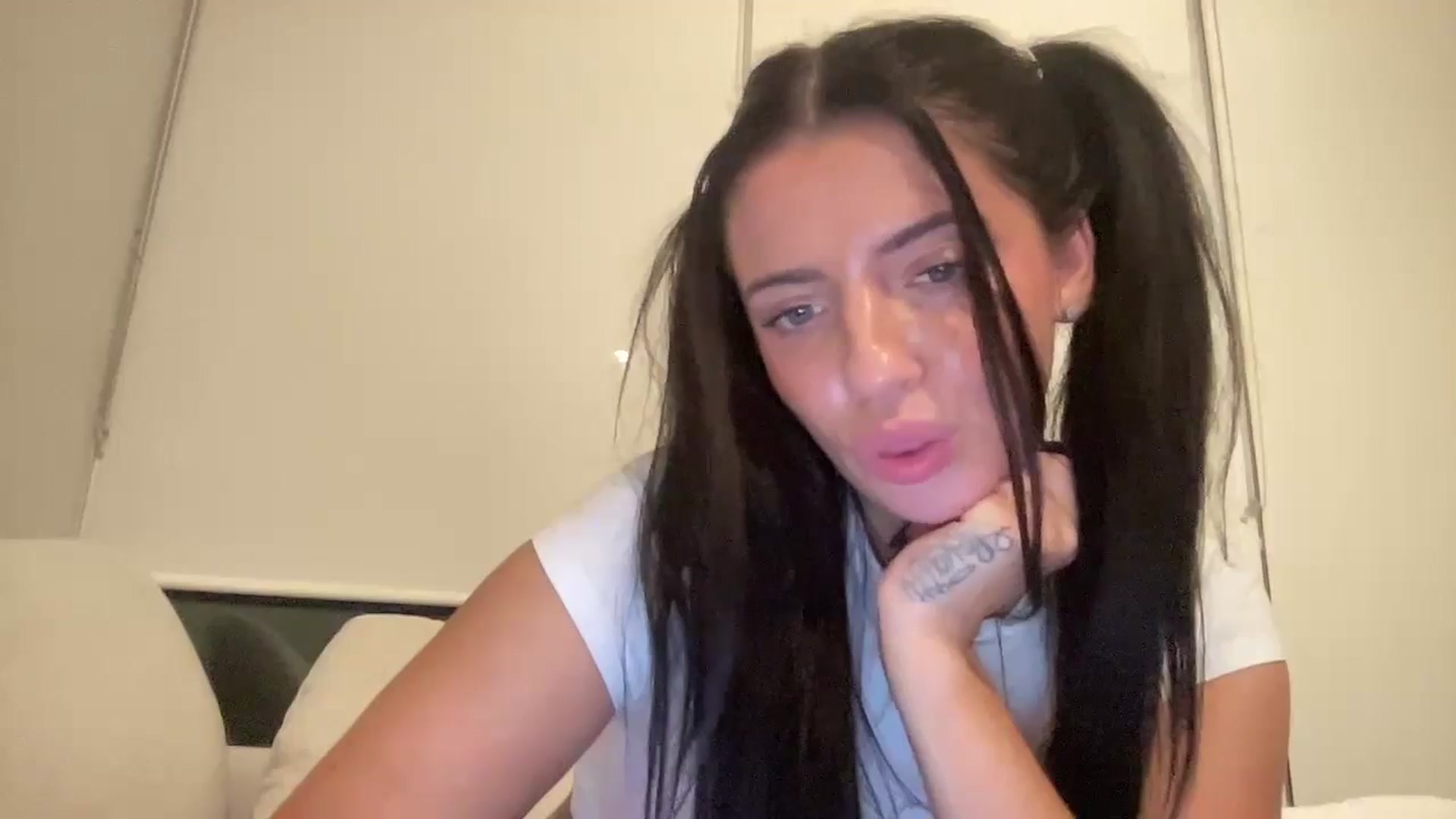 Gallery image thumbnail from arielxxx's myfreecams stream on, 10/28/2024, 02:04 image 12 of 20