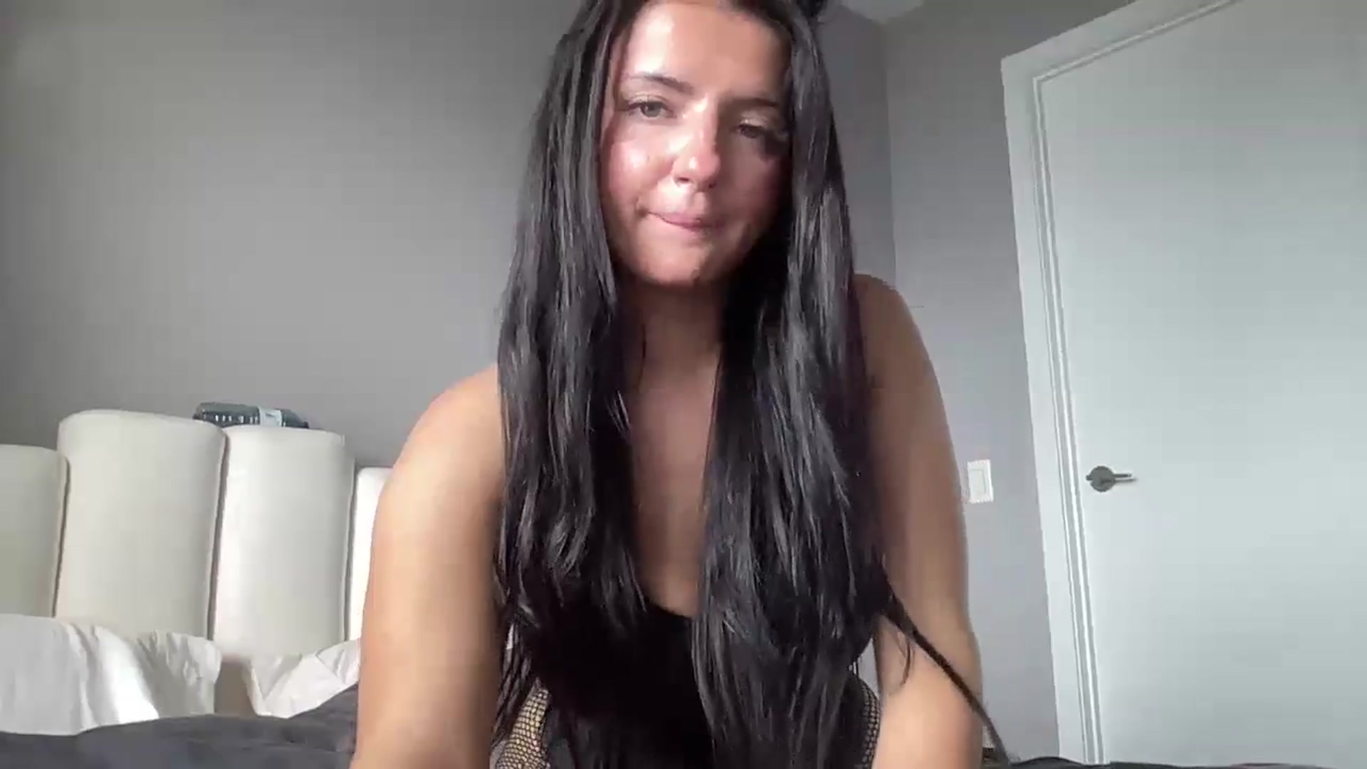 Gallery image thumbnail from arielxxx's myfreecams stream on, 10/31/2024, 16:32 image 11 of 20