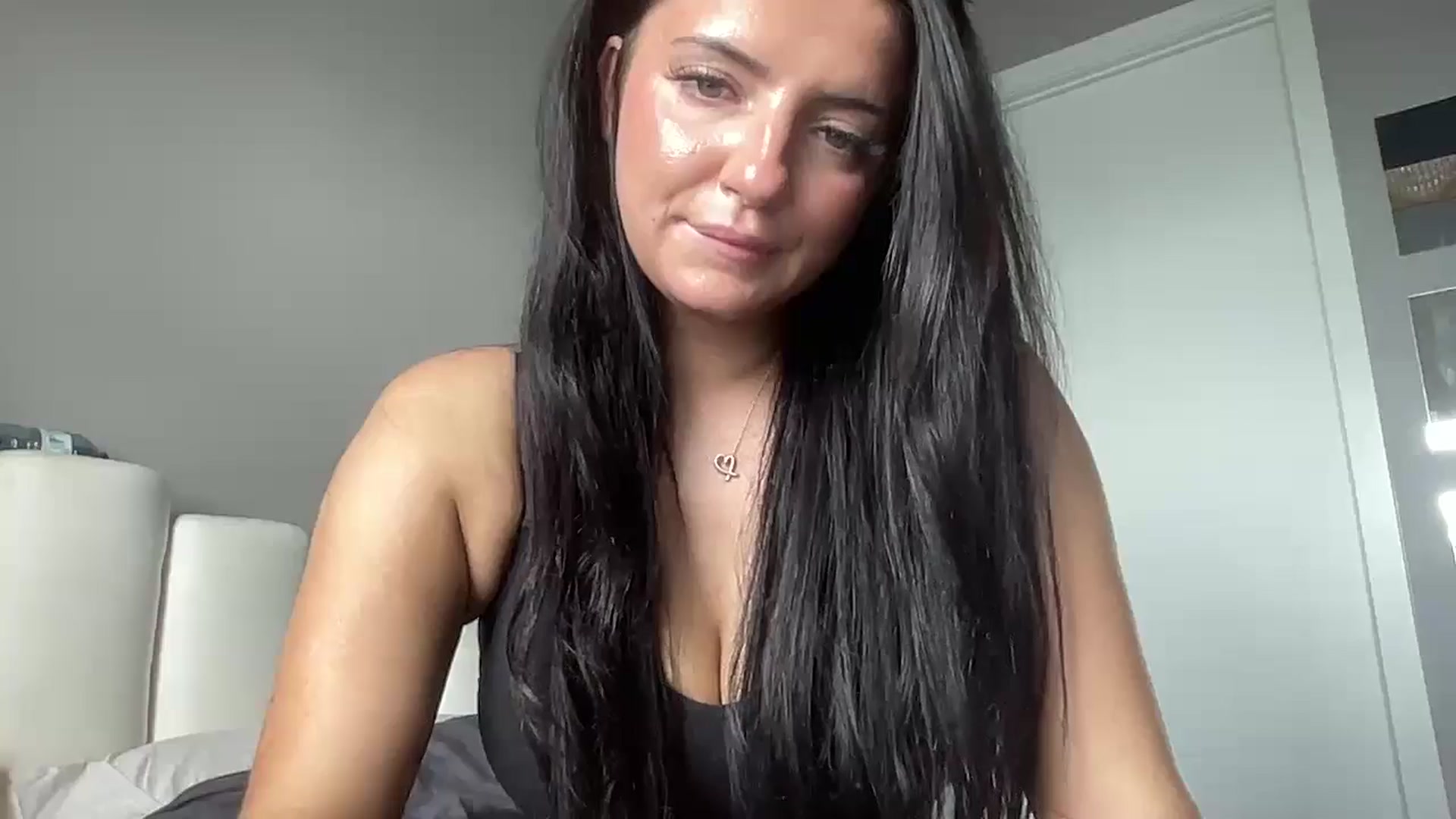 Gallery image thumbnail from arielxxx's myfreecams stream on, 10/31/2024, 16:32 image 18 of 20