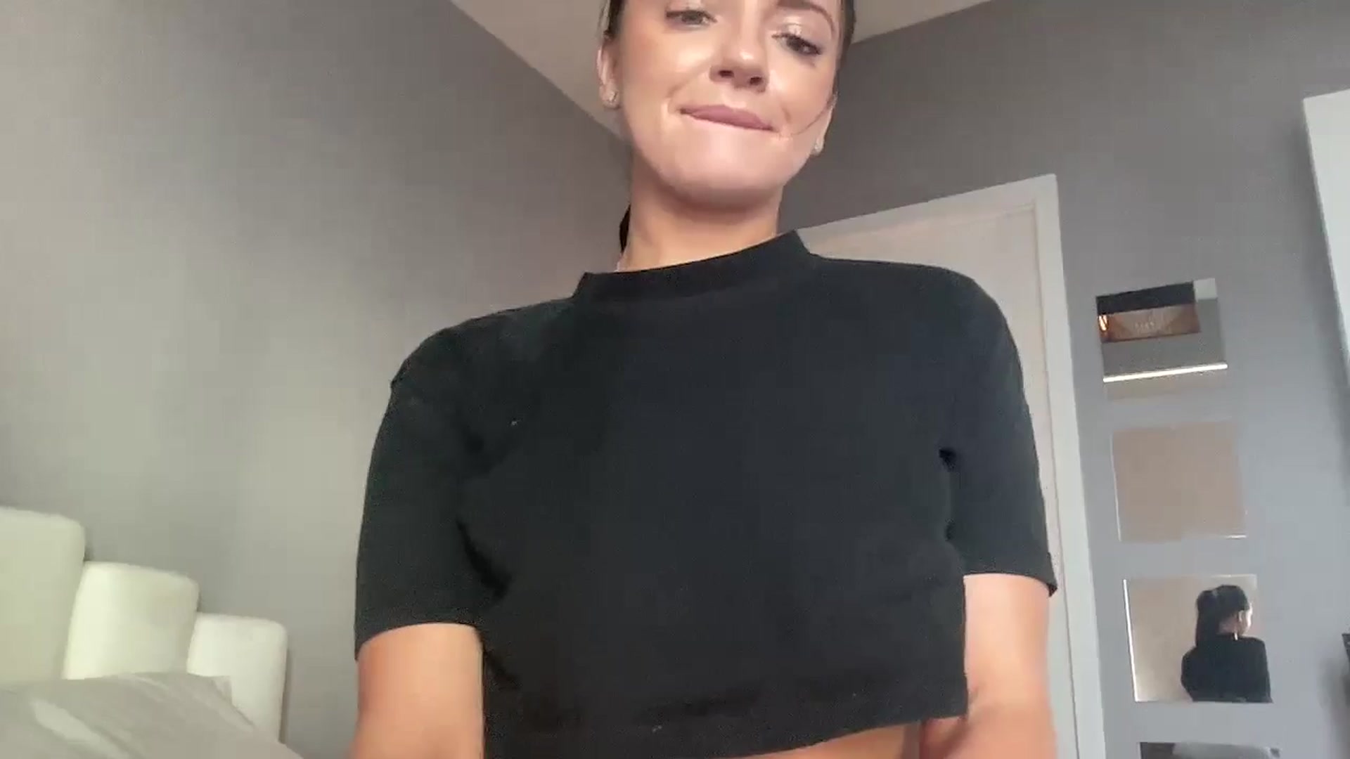 Gallery image thumbnail from arielxxx's myfreecams stream on, 11/06/2024, 16:36 image 9 of 20