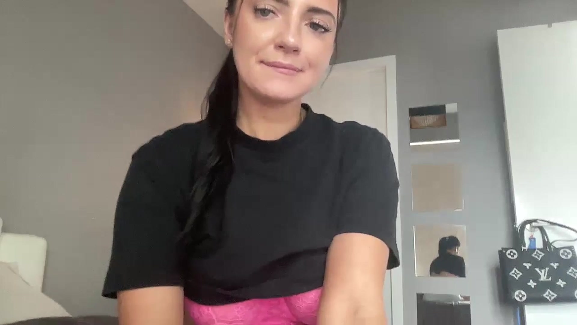 Gallery image thumbnail from arielxxx's myfreecams stream on, 11/06/2024, 16:36 image 19 of 20