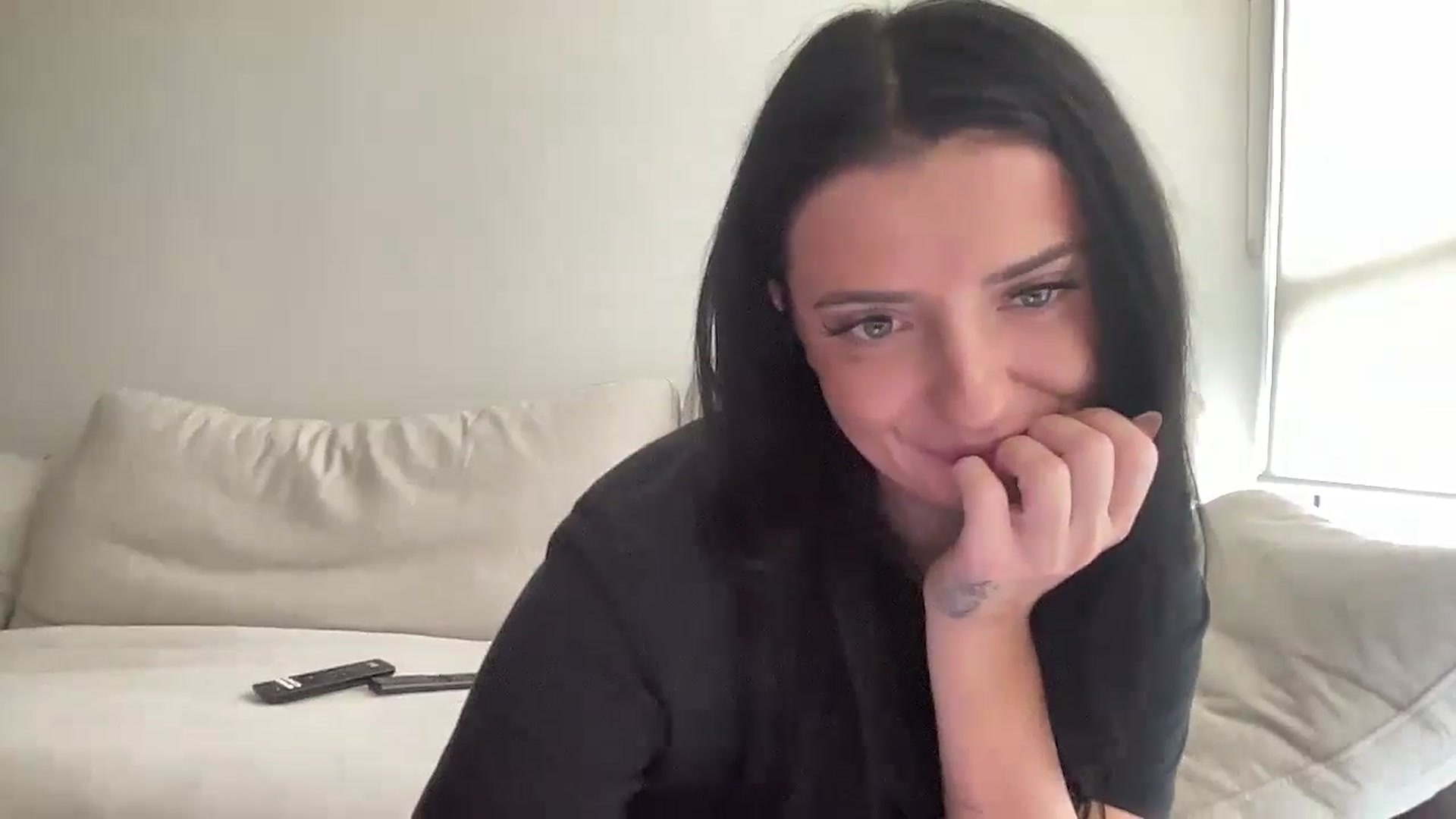 Gallery image thumbnail from arielxxx's myfreecams stream on, 11/08/2024, 17:01 image 13 of 20
