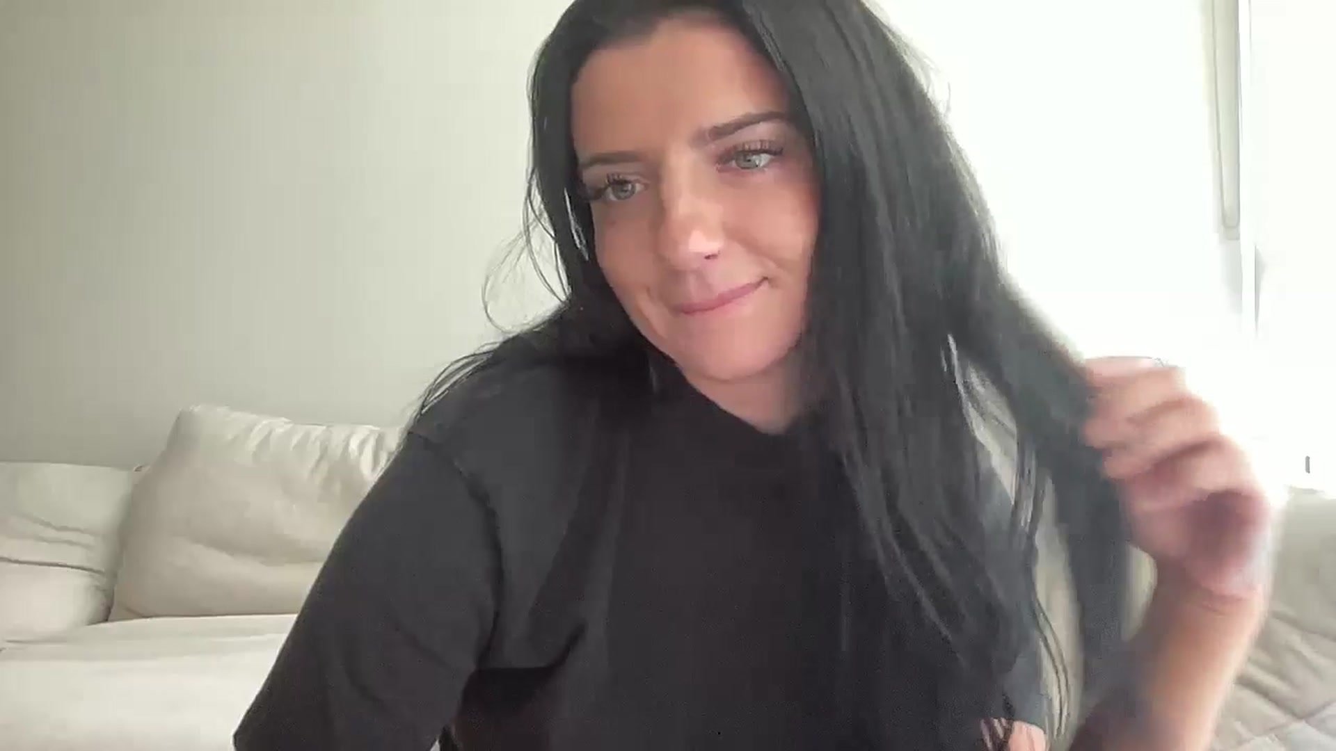 Gallery image thumbnail from arielxxx's myfreecams stream on, 11/08/2024, 17:01 image 5 of 20