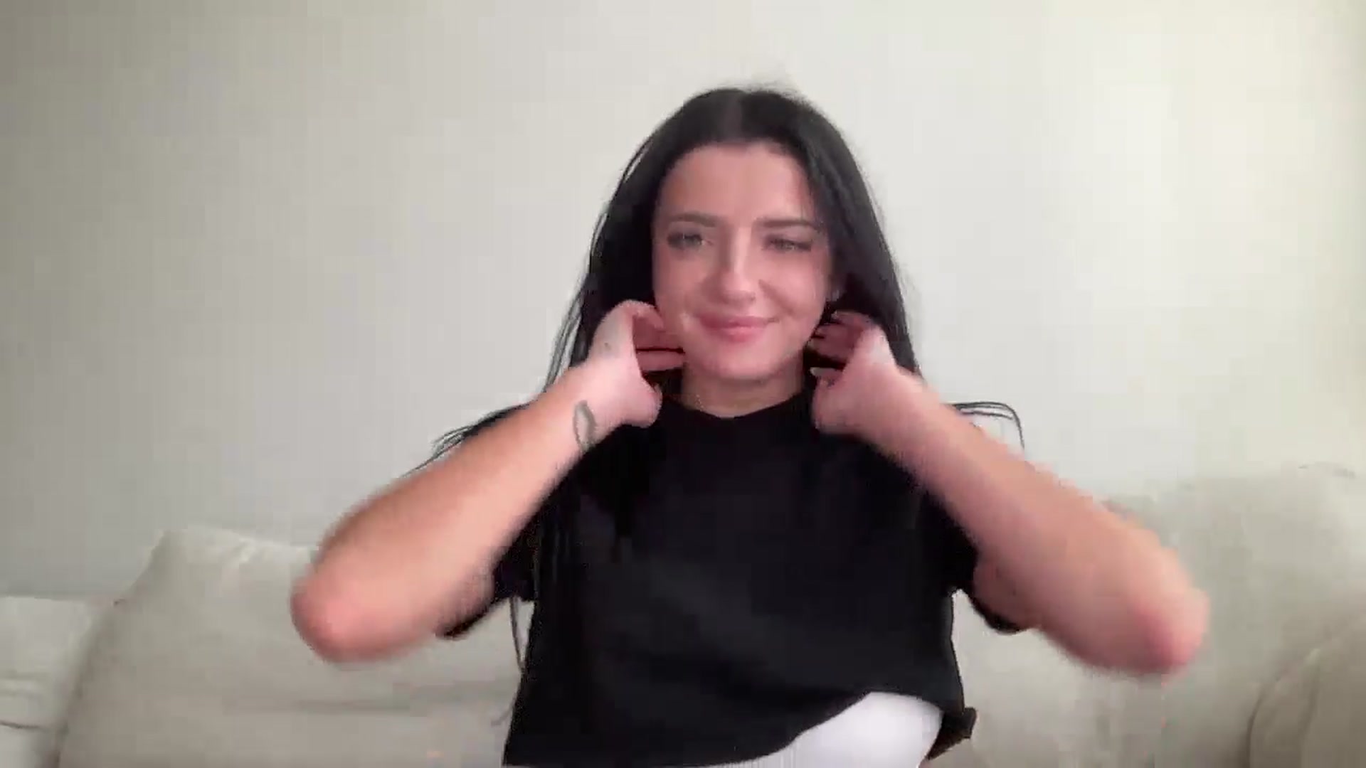 Gallery image thumbnail from arielxxx's myfreecams stream on, 11/08/2024, 21:10 image 12 of 20