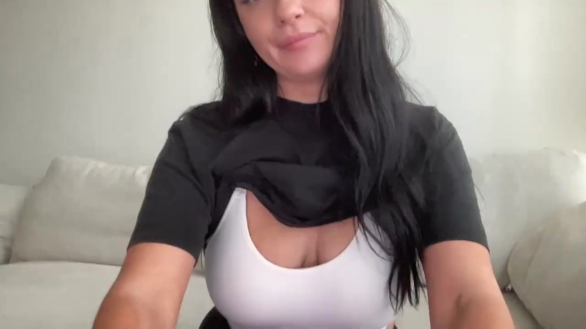 Gallery image thumbnail from arielxxx's myfreecams stream on, 11/08/2024, 21:10 image 19 of 20