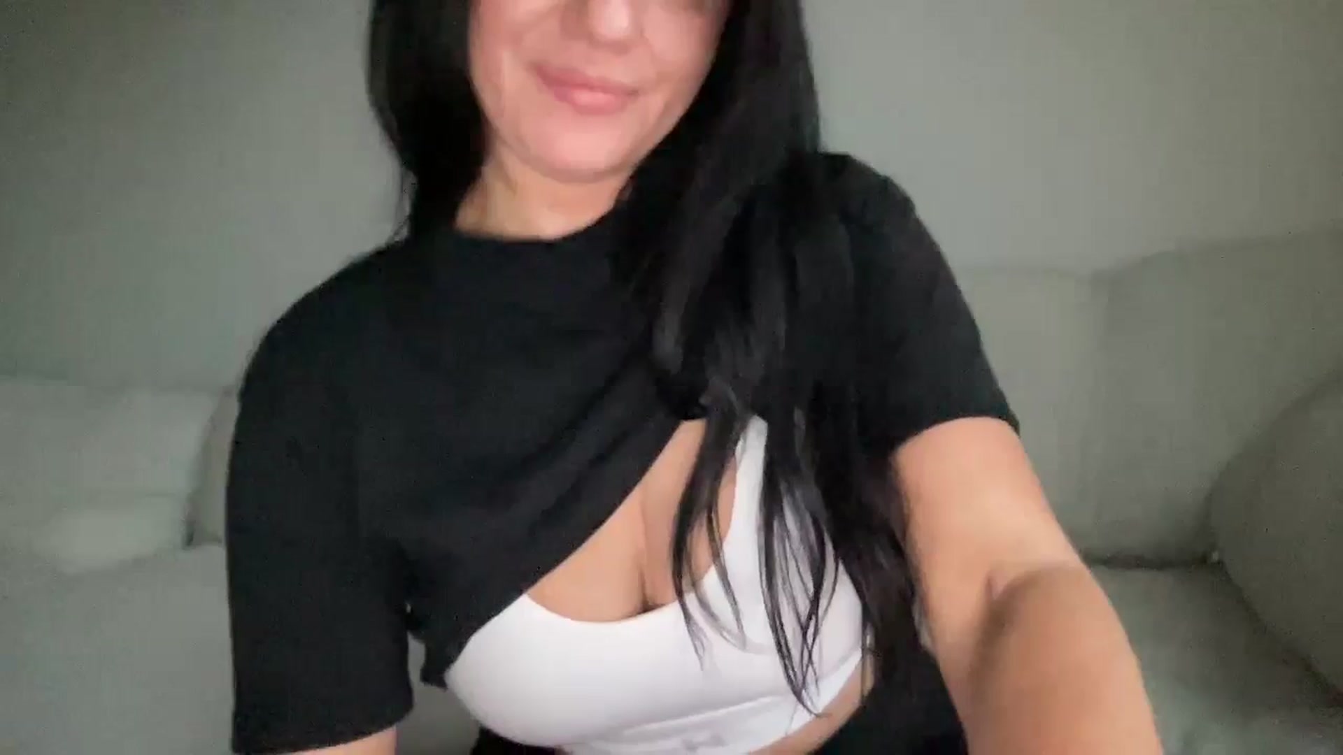 Gallery image thumbnail from arielxxx's myfreecams stream on, 11/08/2024, 22:20 image 13 of 20