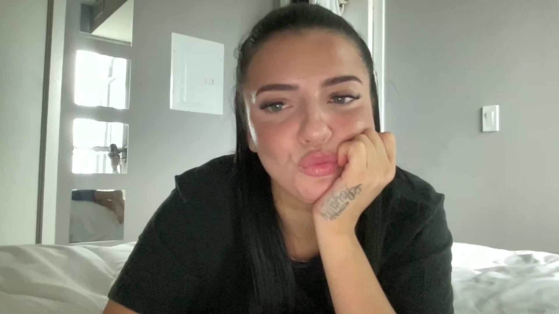 Gallery image thumbnail from arielxxx's myfreecams stream on, 12/17/2024, 18:02 image 10 of 20