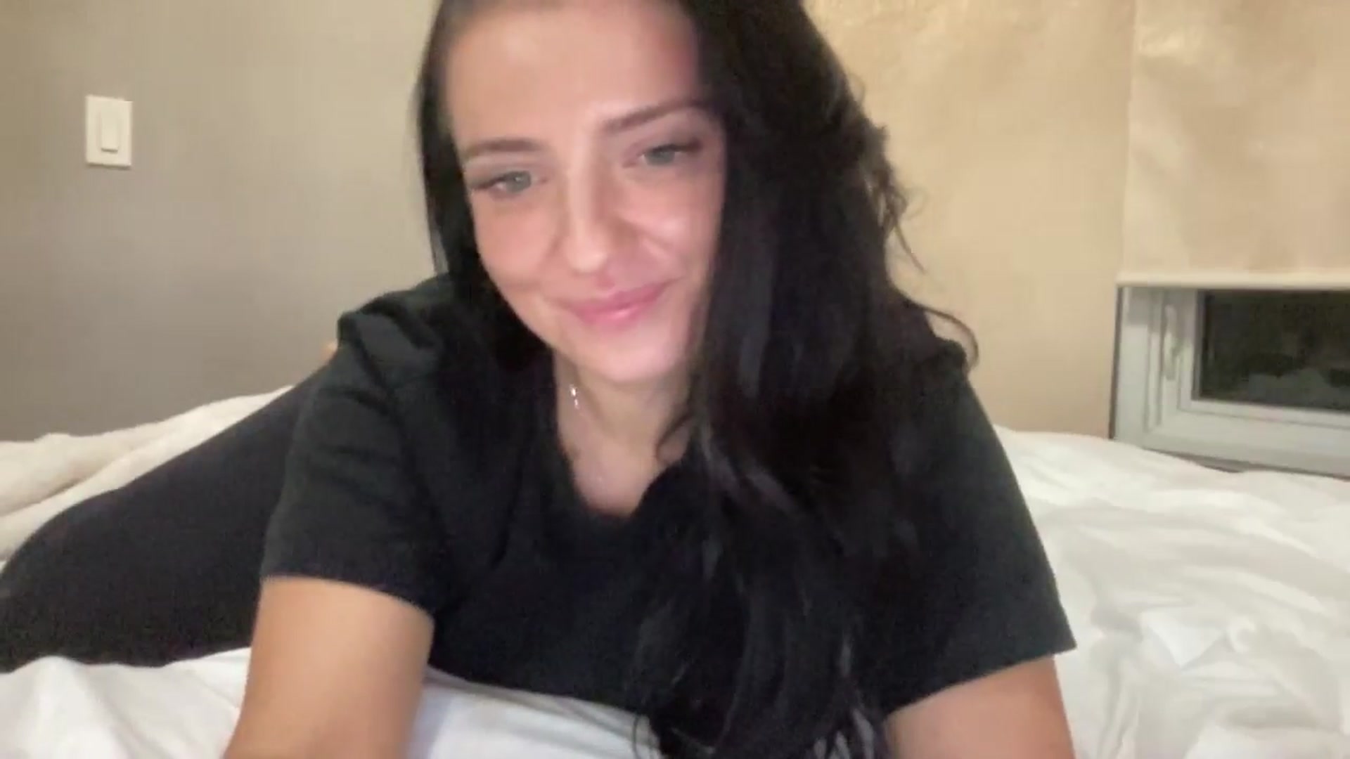 Gallery image thumbnail from arielxxx's myfreecams stream on, 12/20/2024, 04:34 image 12 of 20