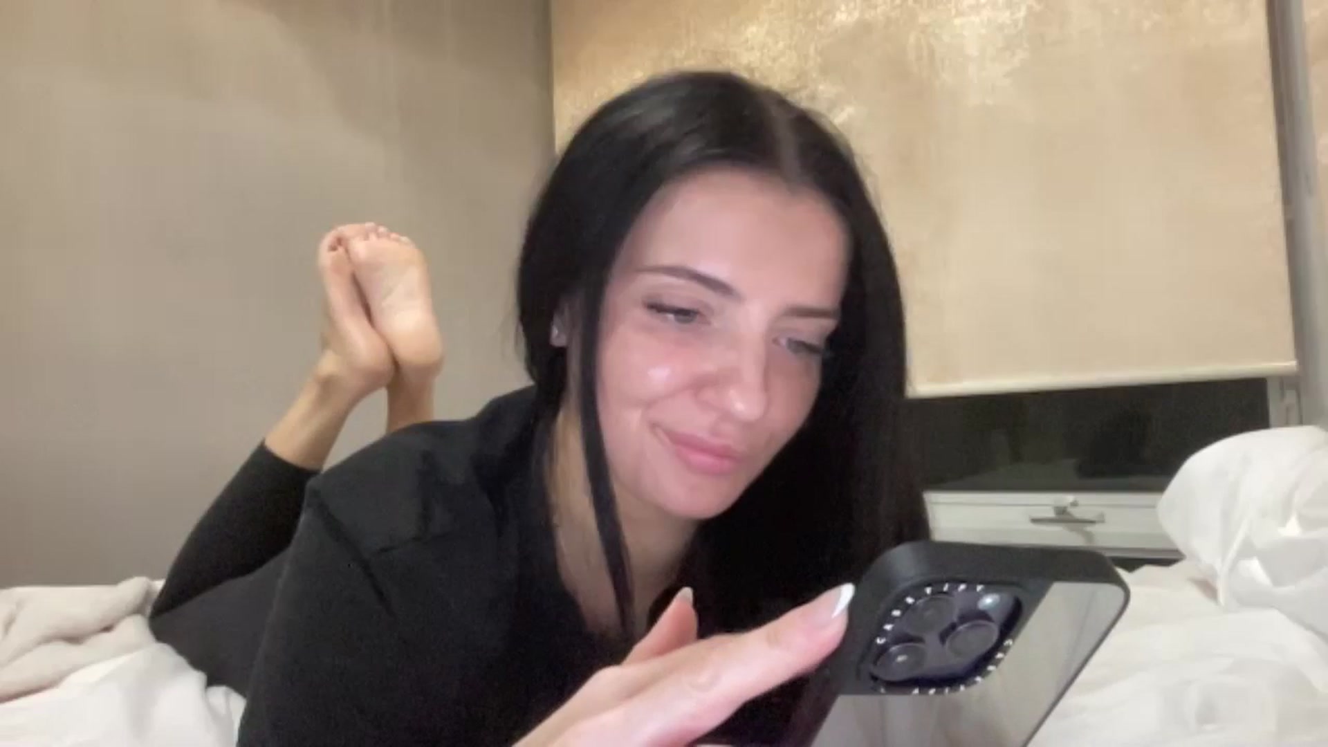Gallery image thumbnail from arielxxx's myfreecams stream on, 12/20/2024, 04:34 image 6 of 20
