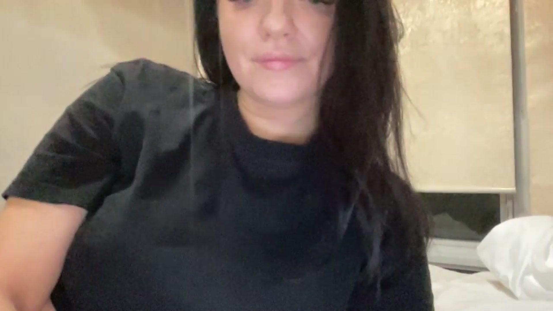 Gallery image thumbnail from arielxxx's myfreecams stream on, 12/20/2024, 04:34 image 17 of 20