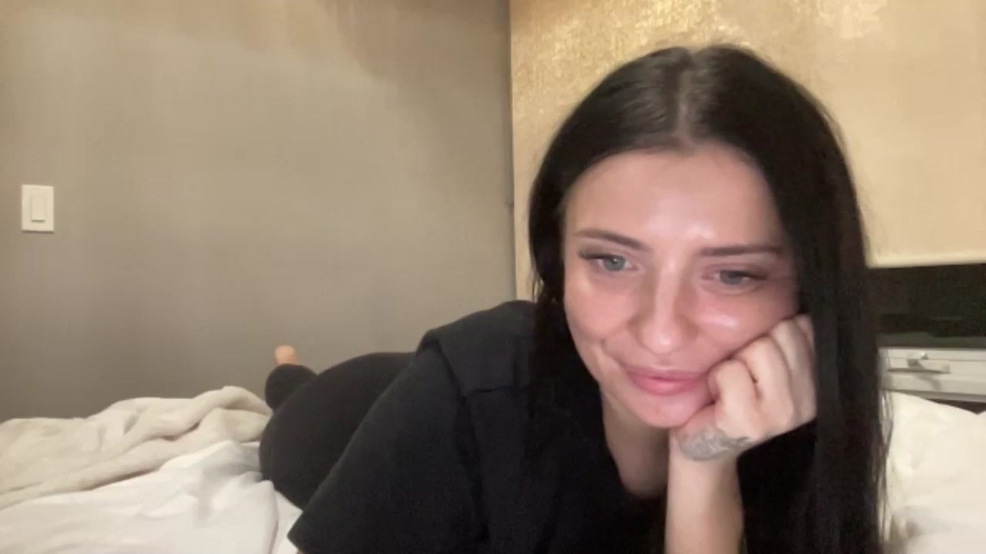 Gallery image thumbnail from arielxxx's myfreecams stream on, 12/20/2024, 04:34 image 9 of 20