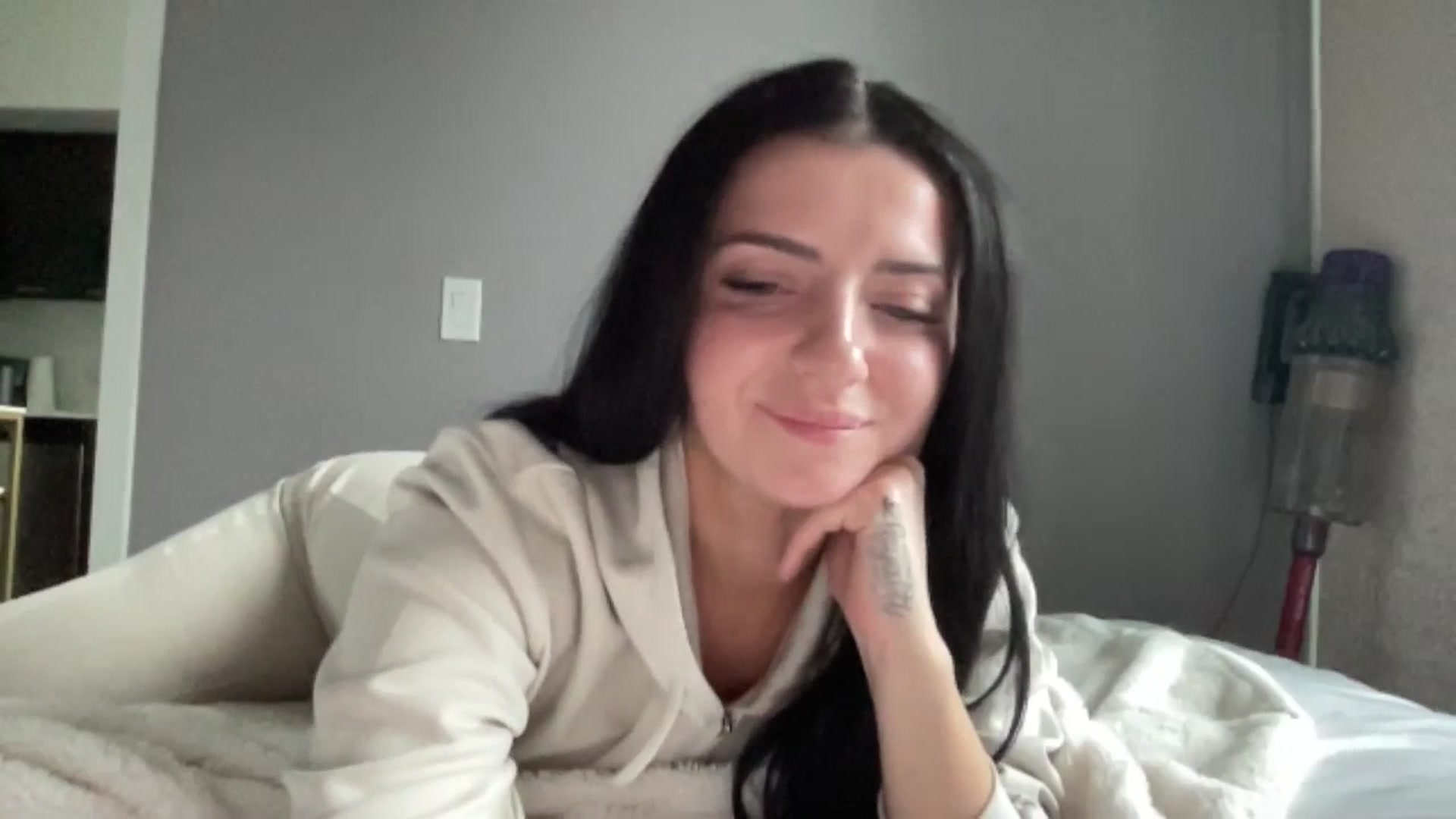 Gallery image thumbnail from arielxxx's myfreecams stream on, 12/20/2024, 21:52 image 4 of 20