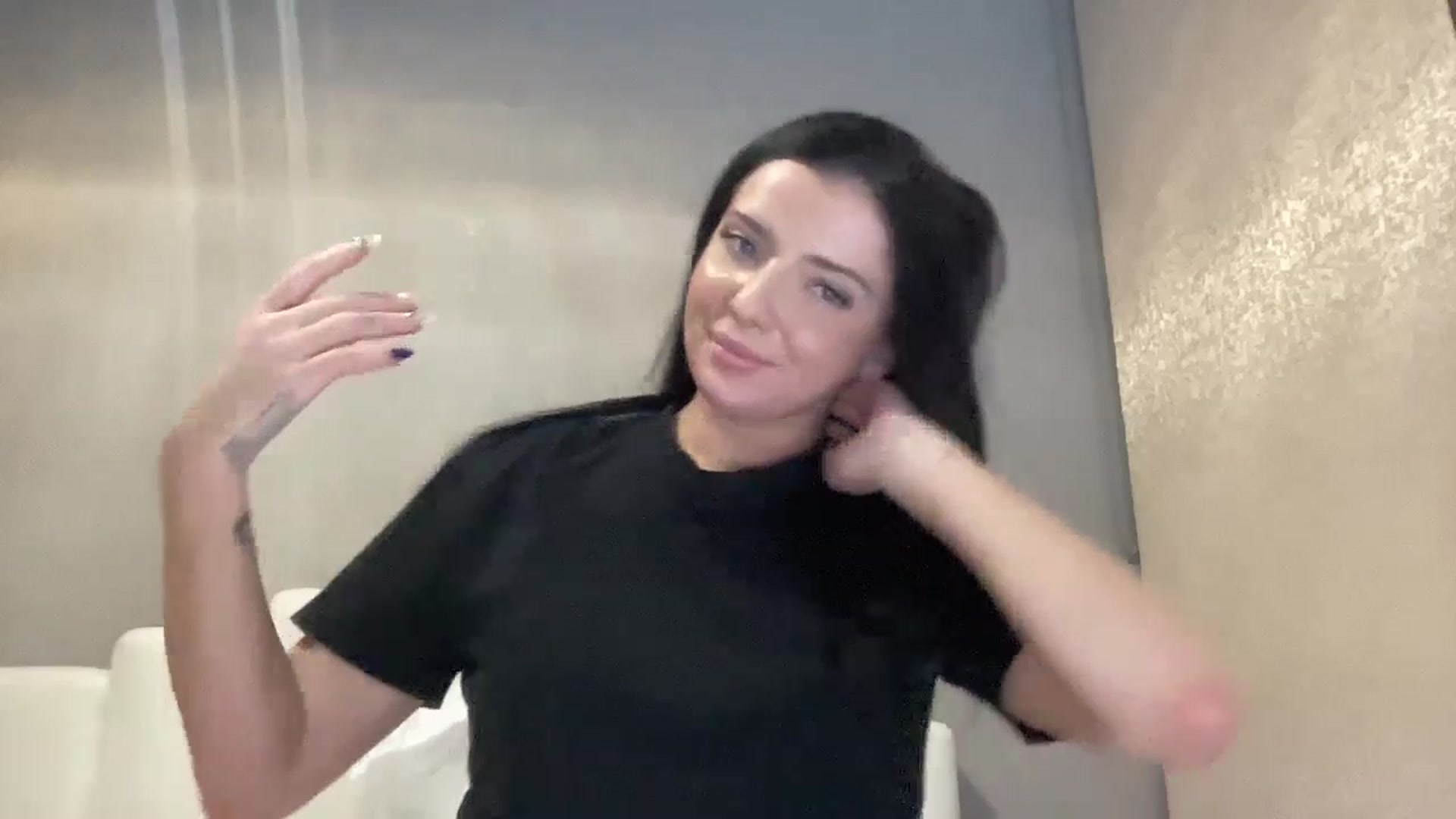 Gallery image thumbnail from arielxxx's myfreecams stream on, 01/30/2025, 04:50 image 19 of 20
