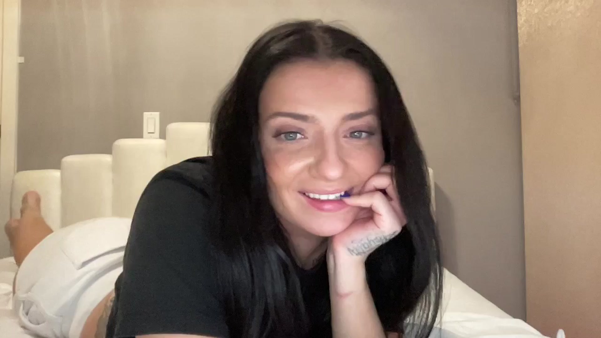 Gallery image thumbnail from arielxxx's myfreecams stream on, 01/30/2025, 04:50 image 3 of 20