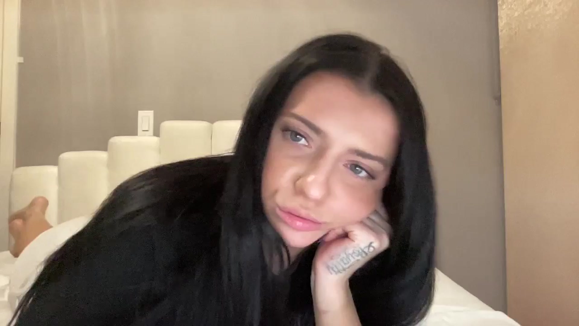 Gallery image thumbnail from arielxxx's myfreecams stream on, 01/30/2025, 04:50 image 5 of 20