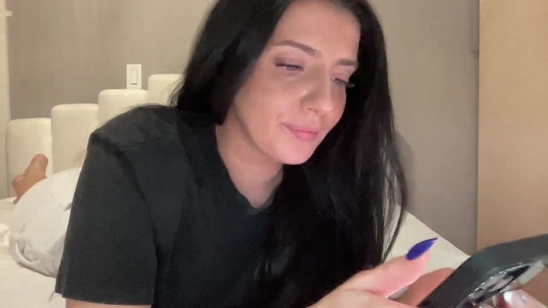 Gallery image thumbnail from arielxxx's myfreecams stream on, 01/30/2025, 04:50 image 12 of 20