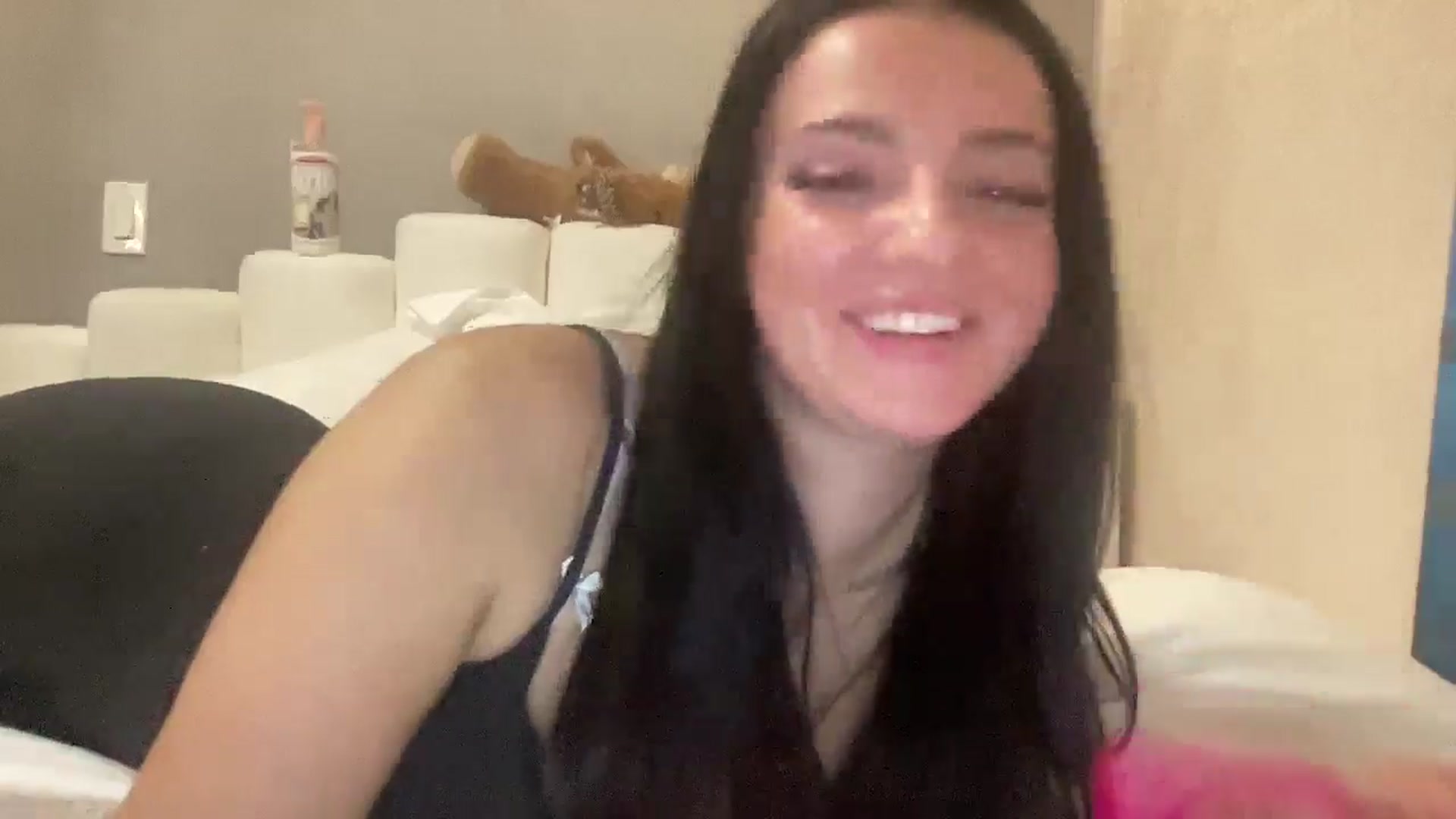 Gallery image thumbnail from arielxxx's myfreecams stream on, 02/08/2025, 22:49 image 18 of 20