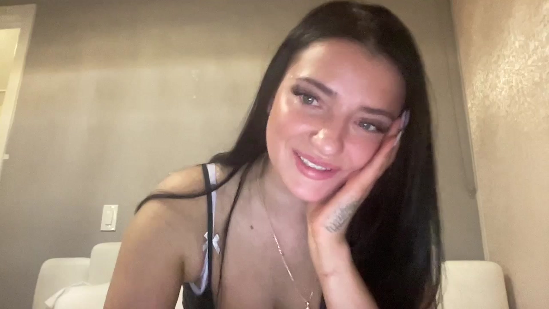 Gallery image thumbnail from arielxxx's myfreecams stream on, 02/08/2025, 22:49 image 10 of 20