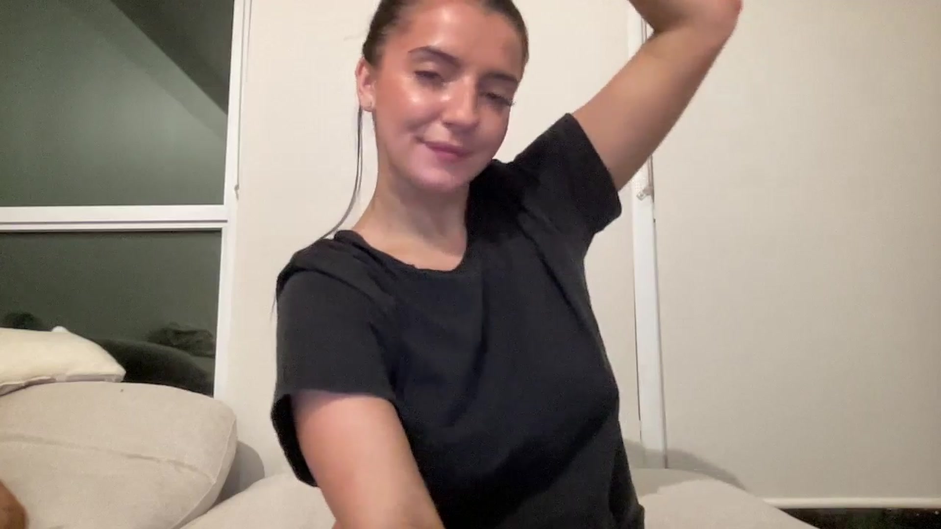 Gallery image thumbnail from arielxxx's myfreecams stream on, 02/26/2025, 04:02 image 16 of 20