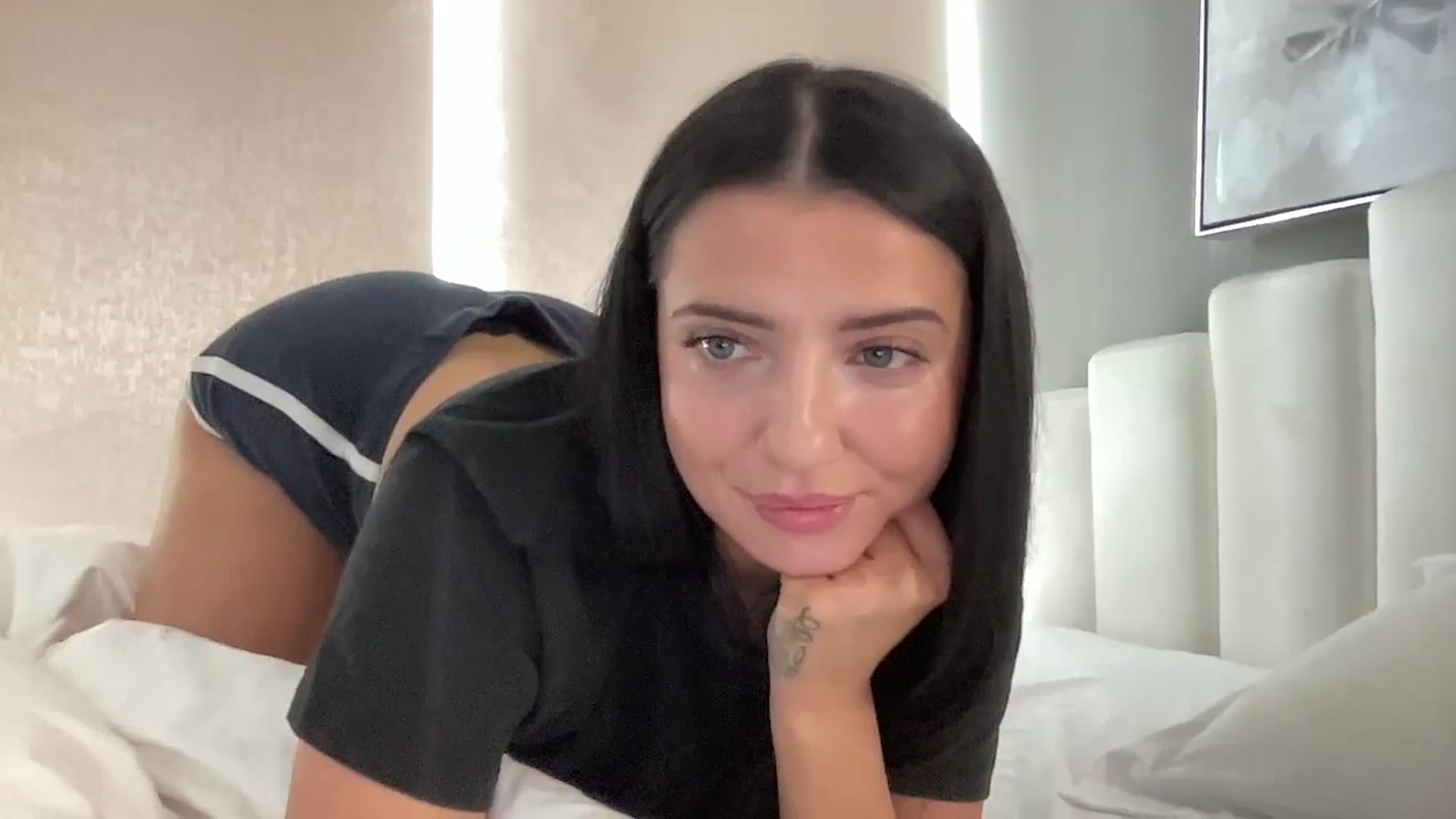 Gallery image thumbnail from arielxxx's myfreecams stream on, 03/21/2025, 18:39 image 15 of 20