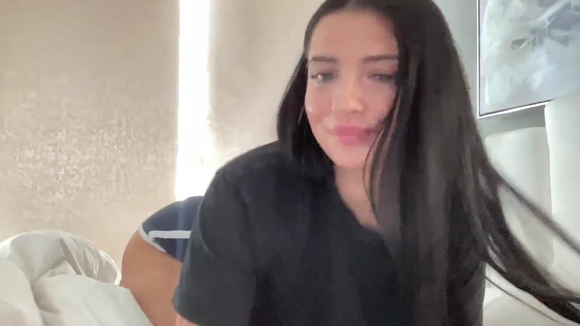 Gallery image thumbnail from arielxxx's myfreecams stream on, 03/21/2025, 18:39 image 17 of 20
