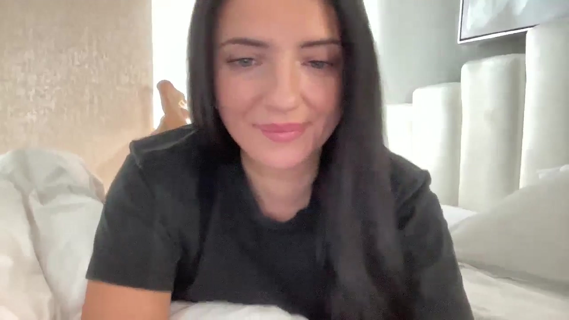 Gallery image thumbnail from arielxxx's myfreecams stream on, 03/21/2025, 18:39 image 19 of 20