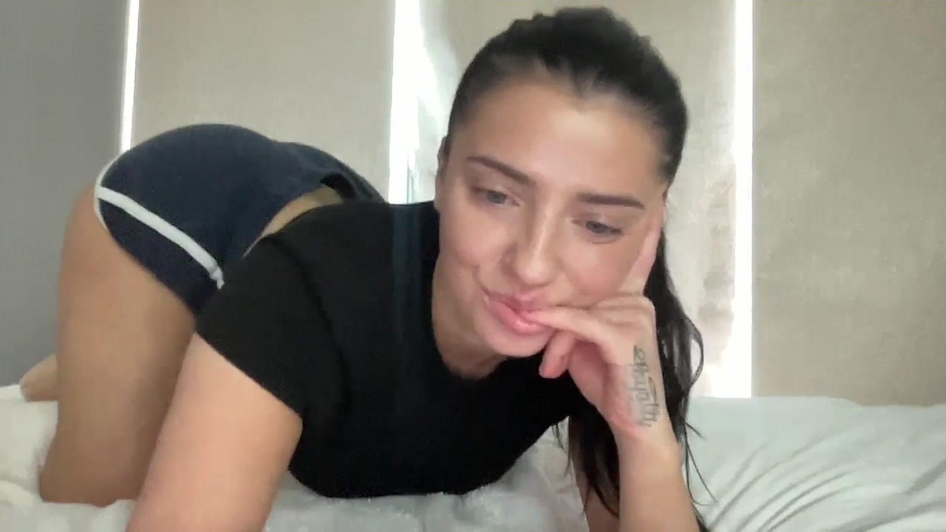 Gallery image thumbnail from arielxxx's myfreecams stream on, 03/27/2025, 16:30 image 4 of 20