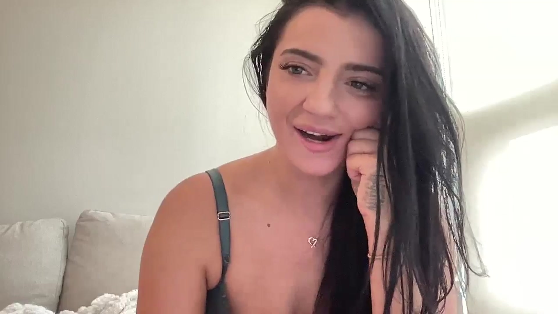 Gallery image thumbnail from arielxxx's myfreecams stream on, 03/31/2025, 19:59 image 7 of 20