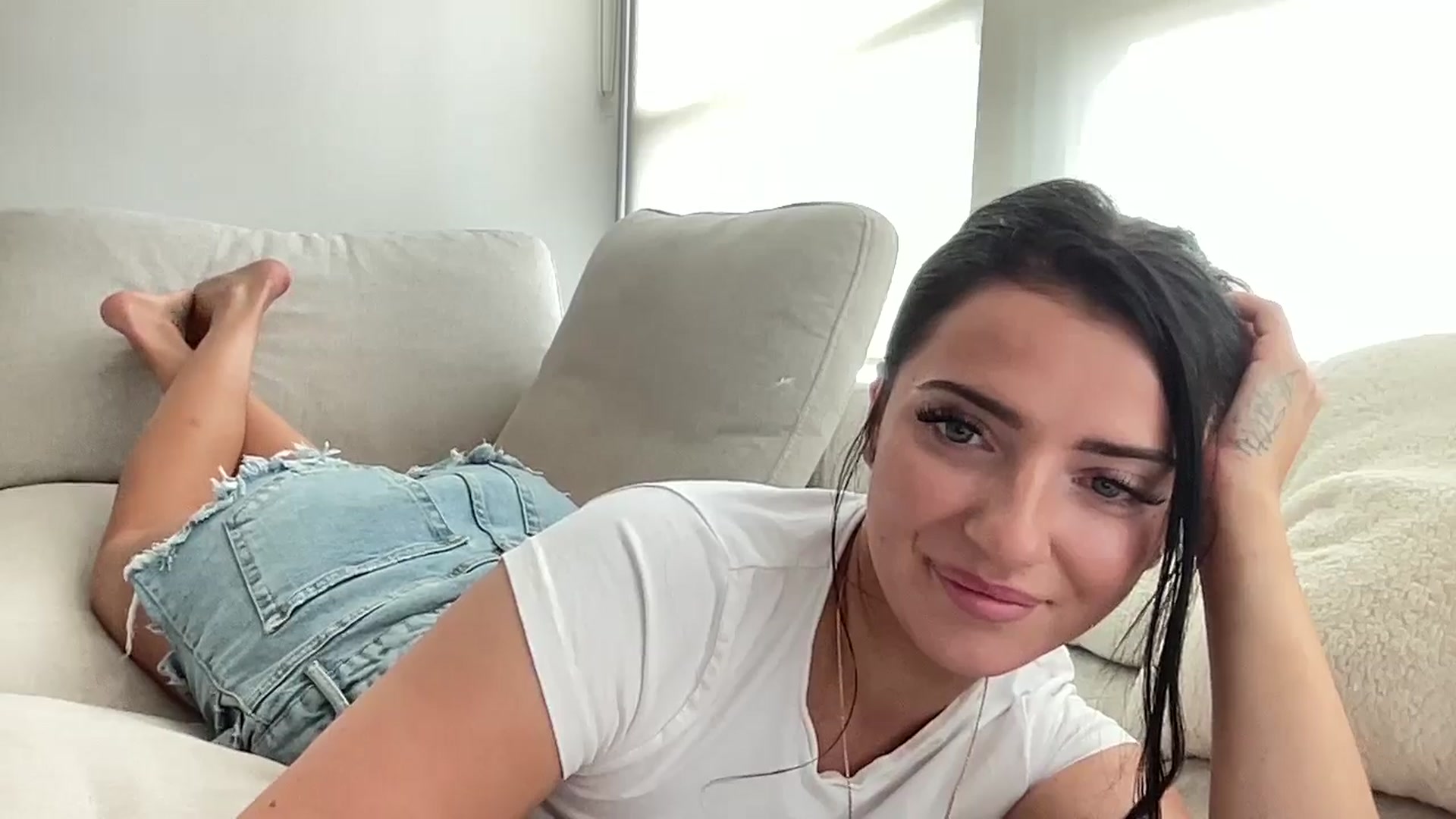 Gallery image thumbnail from arielxxx's myfreecams stream on, 05/15/2025, 16:54 image 4 of 20