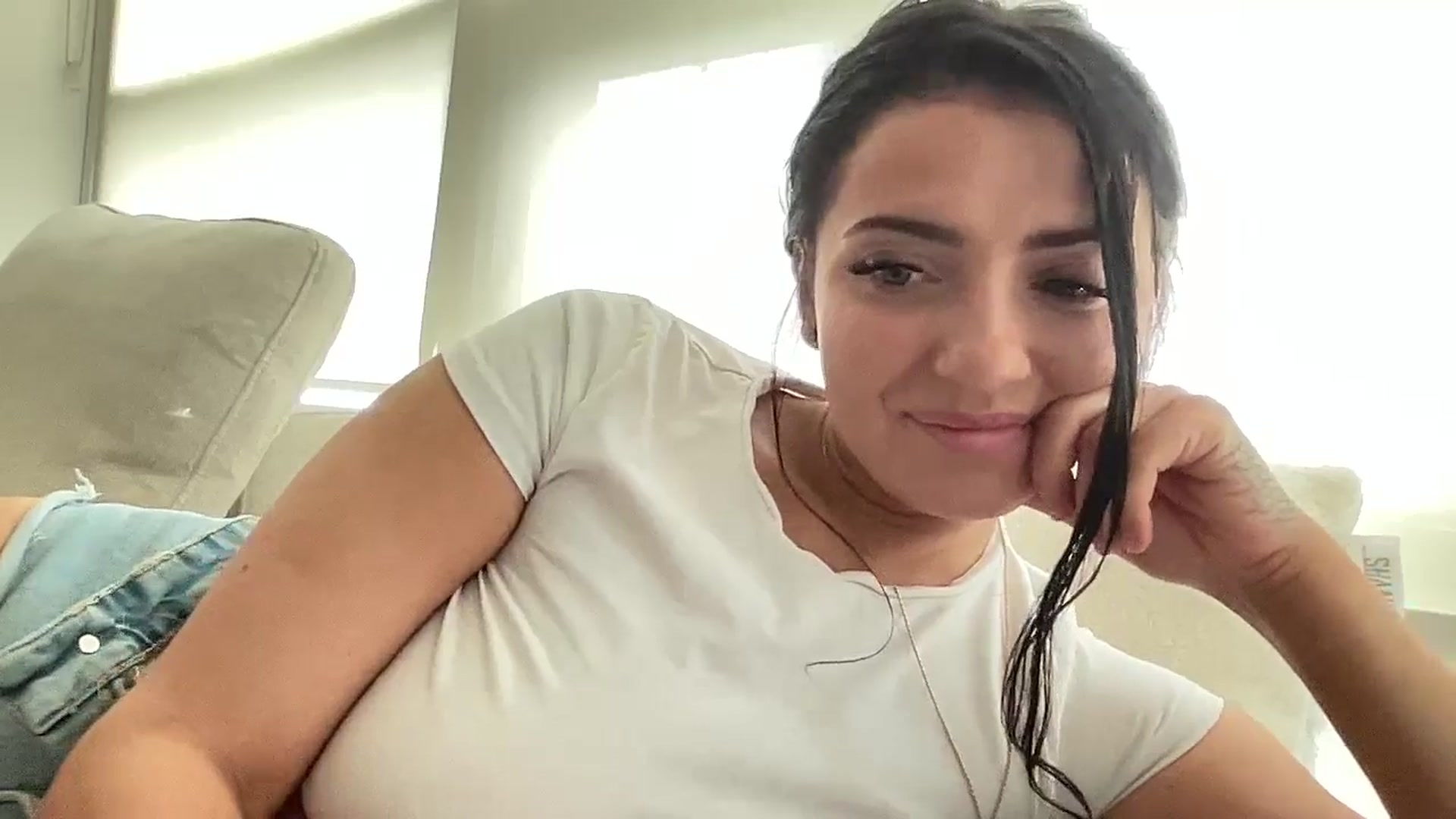 Gallery image thumbnail from arielxxx's myfreecams stream on, 05/15/2025, 17:22 image 10 of 20