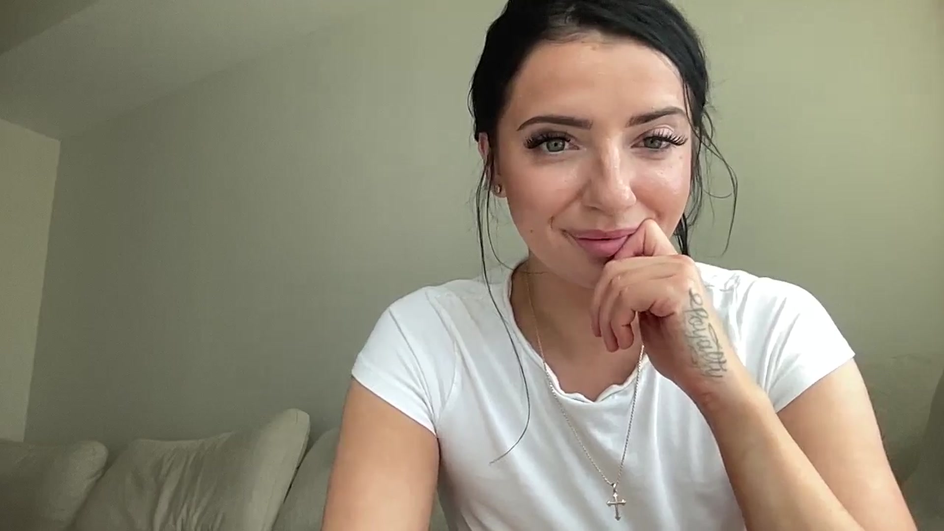 Gallery image thumbnail from arielxxx's myfreecams stream on, 05/15/2025, 17:22 image 18 of 20