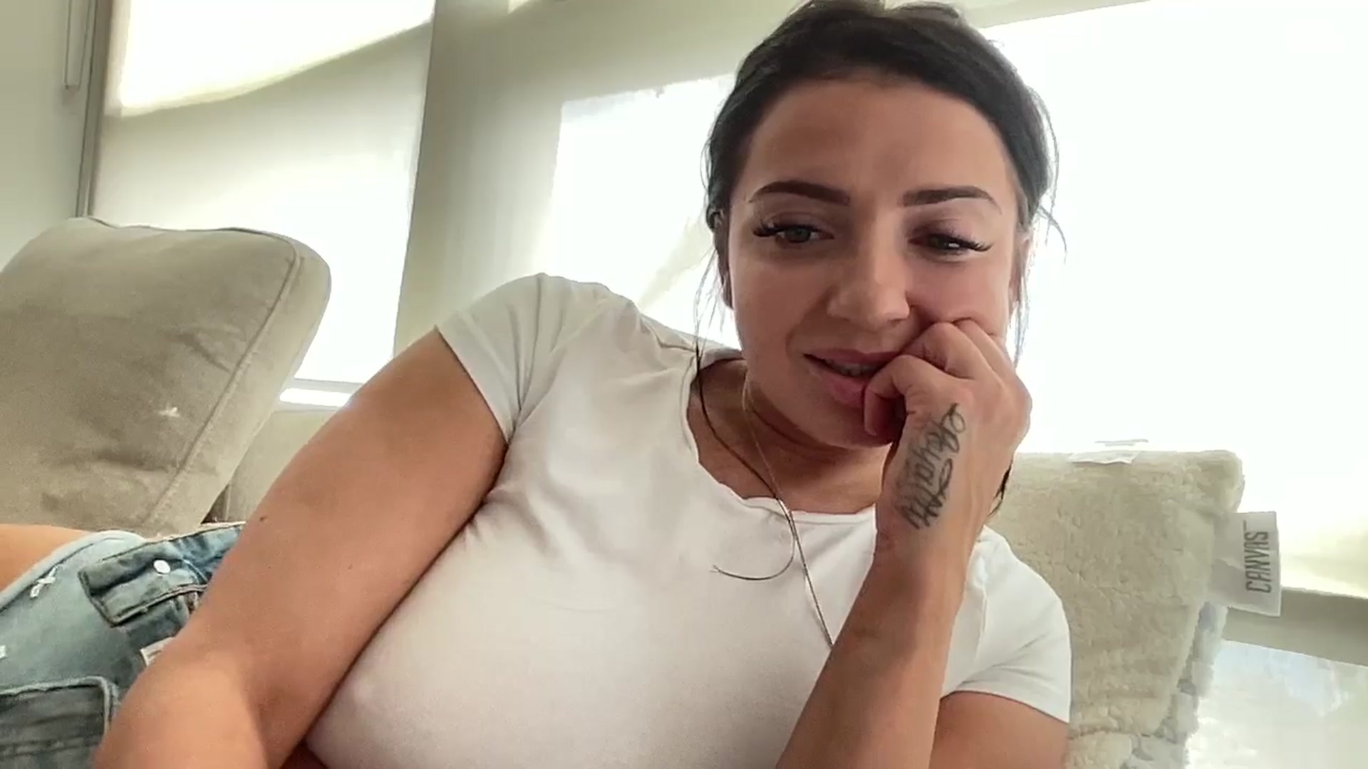 Gallery image thumbnail from arielxxx's myfreecams stream on, 05/15/2025, 17:22 image 4 of 20