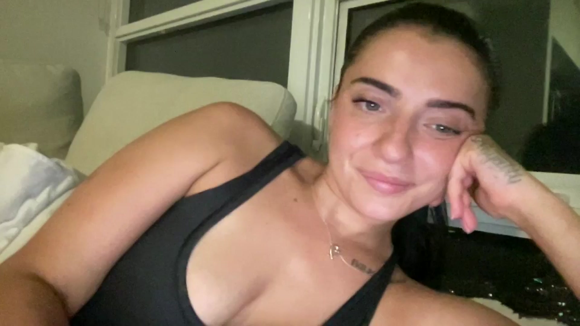 Gallery image thumbnail from arielxxx's myfreecams stream on, 07/31/2025, 01:27 image 18 of 20