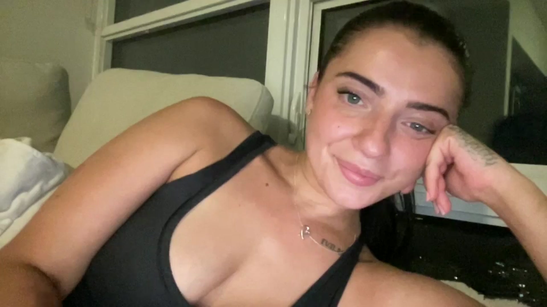 Gallery image thumbnail from arielxxx's myfreecams stream on, 07/31/2025, 01:27 image 13 of 20