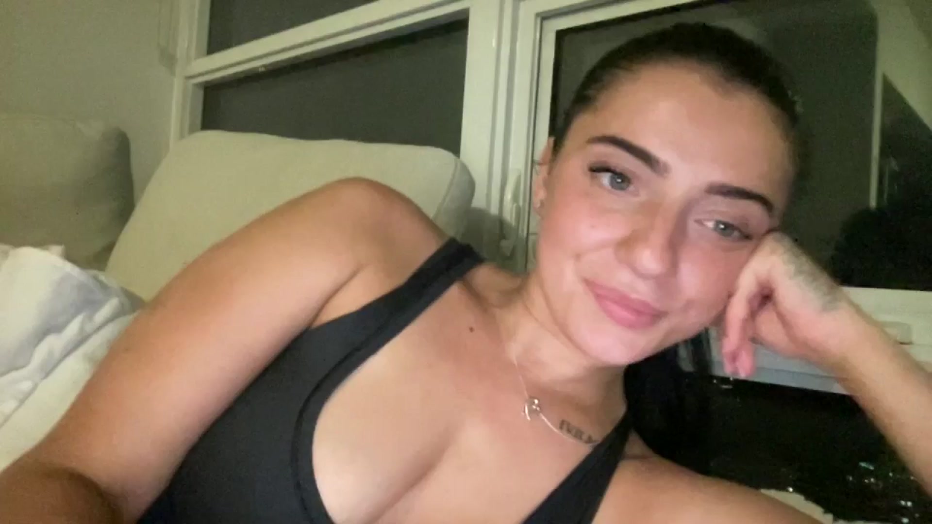 Gallery image thumbnail from arielxxx's myfreecams stream on, 07/31/2025, 01:27 image 17 of 20