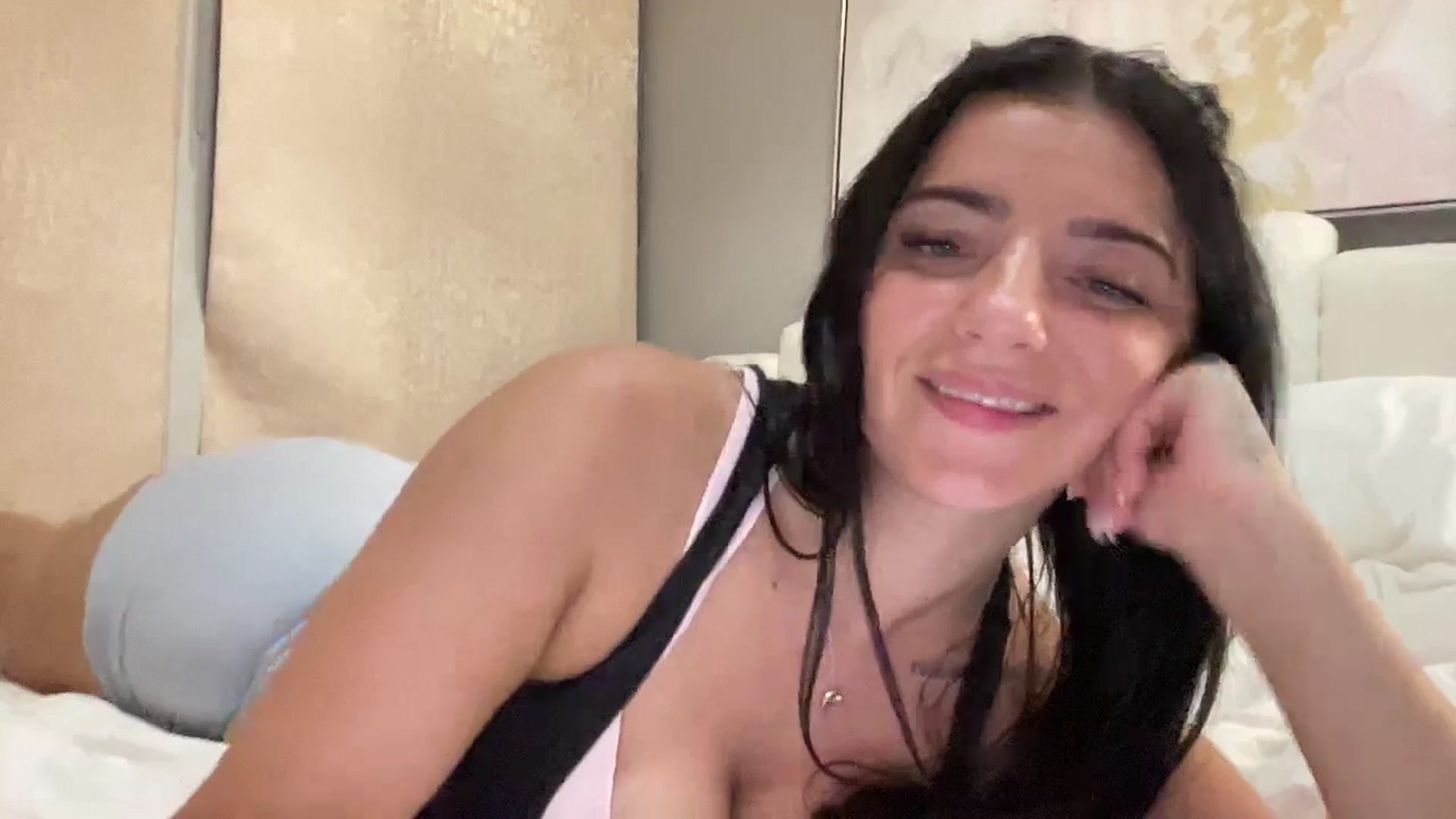 Gallery image thumbnail from arielxxx's myfreecams stream on, 08/03/2025, 03:16 image 10 of 20