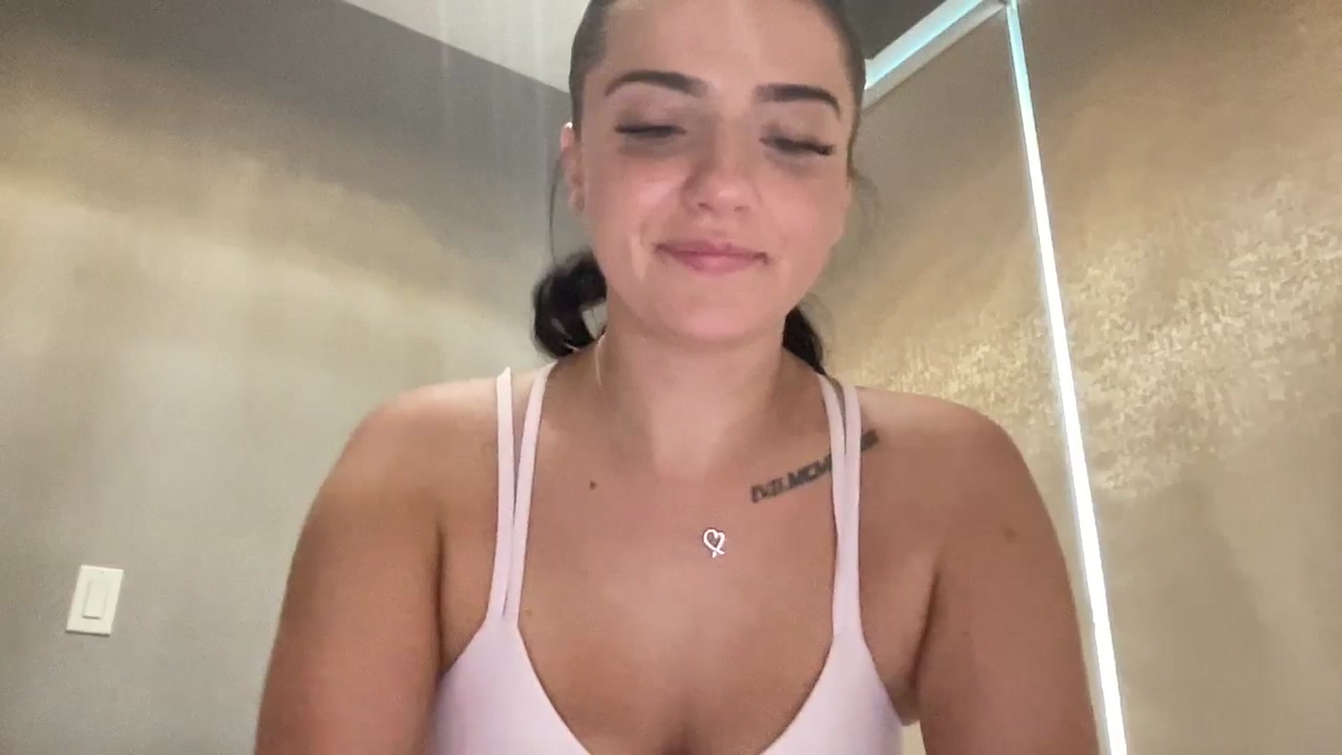 Gallery image thumbnail from arielxxx's myfreecams stream on, 09/06/2025, 23:11 image 7 of 20
