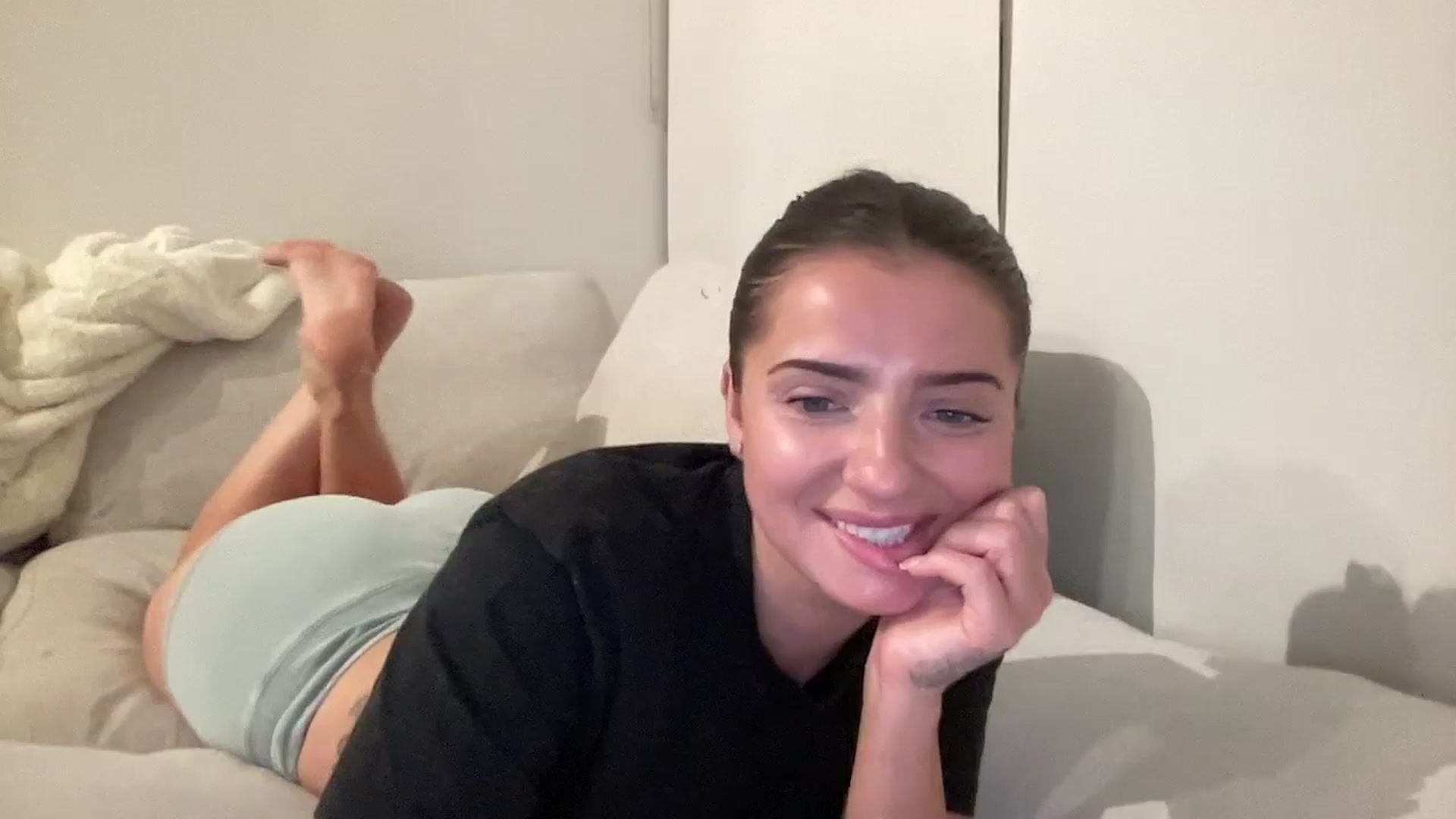 Gallery image thumbnail from arielxxx's myfreecams stream on, 09/22/2025, 23:59 image 10 of 20