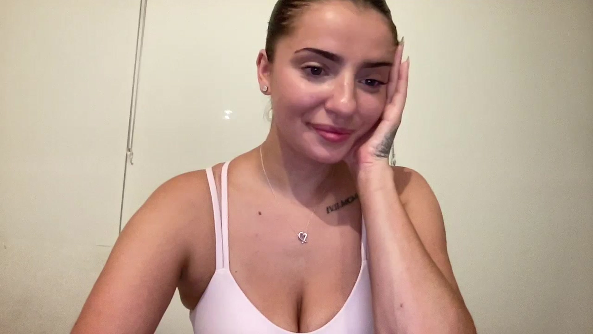 Gallery image thumbnail from arielxxx's myfreecams stream on, 09/23/2025, 03:08 image 13 of 20