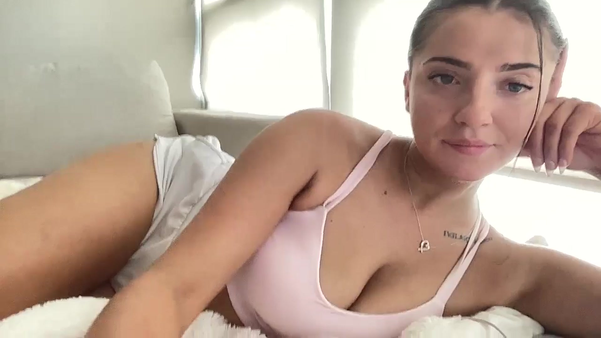 Gallery image thumbnail from arielxxx's myfreecams stream on, 09/25/2025, 16:49 image 15 of 20