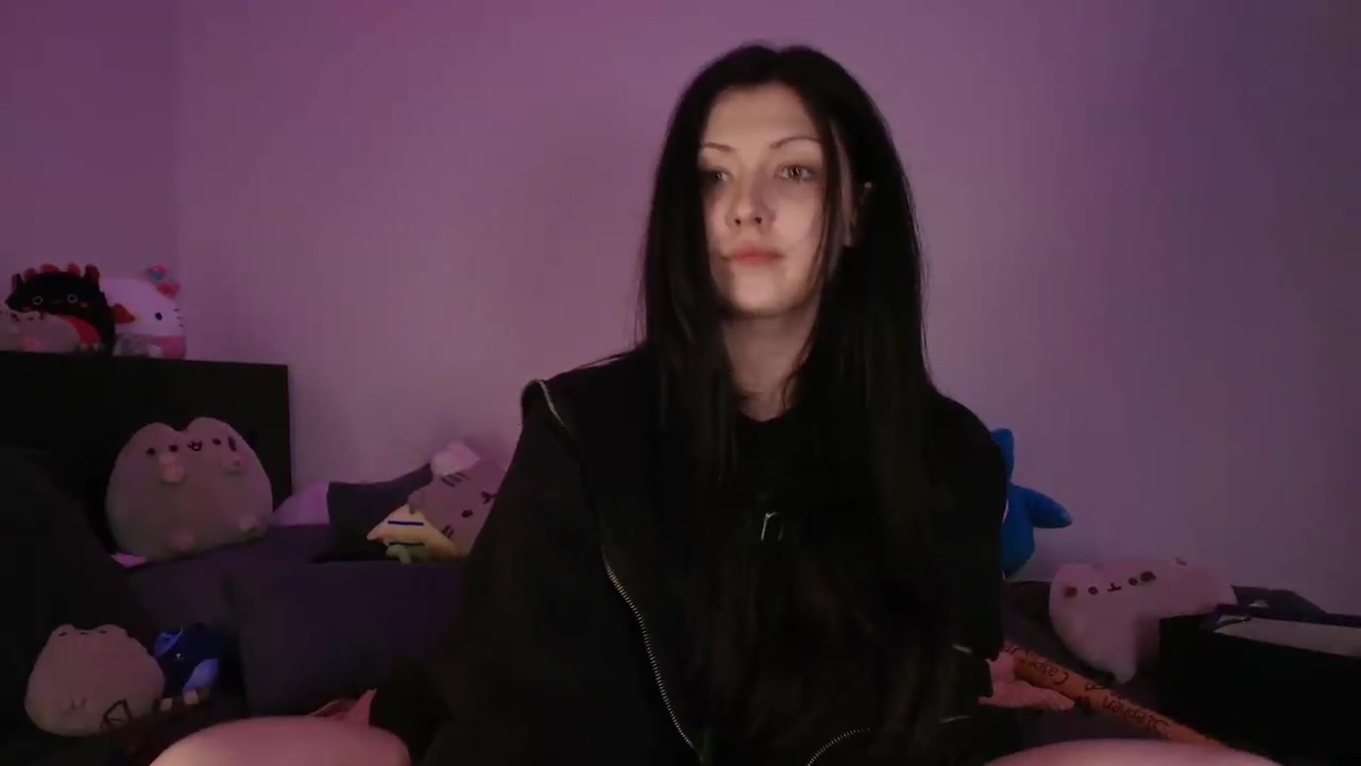 Gallery image thumbnail from aroom's myfreecams stream on, 07/13/2026, 05:18 image 16 of 20