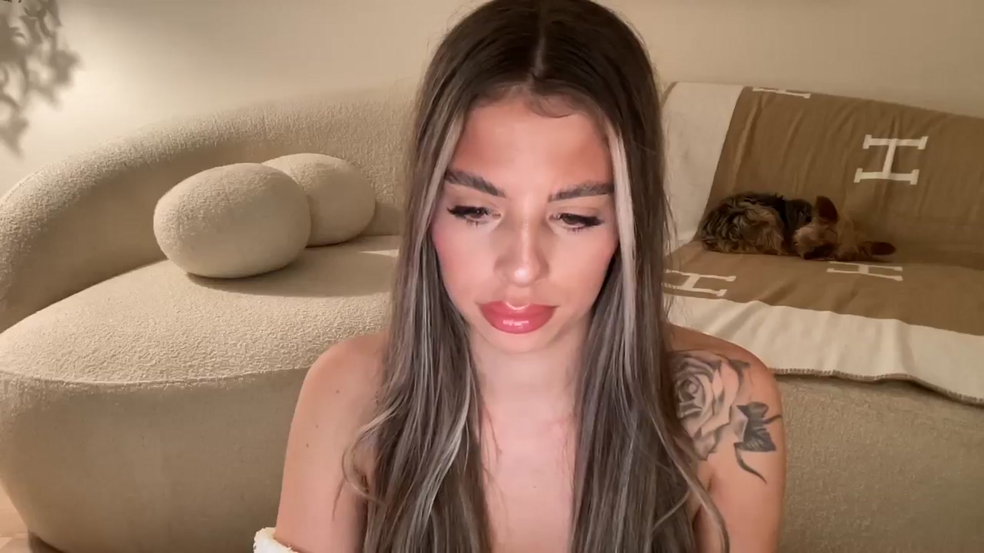 Gallery image thumbnail from aryaaxo's myfreecams stream on, 10/16/2024, 07:43 image 19 of 20