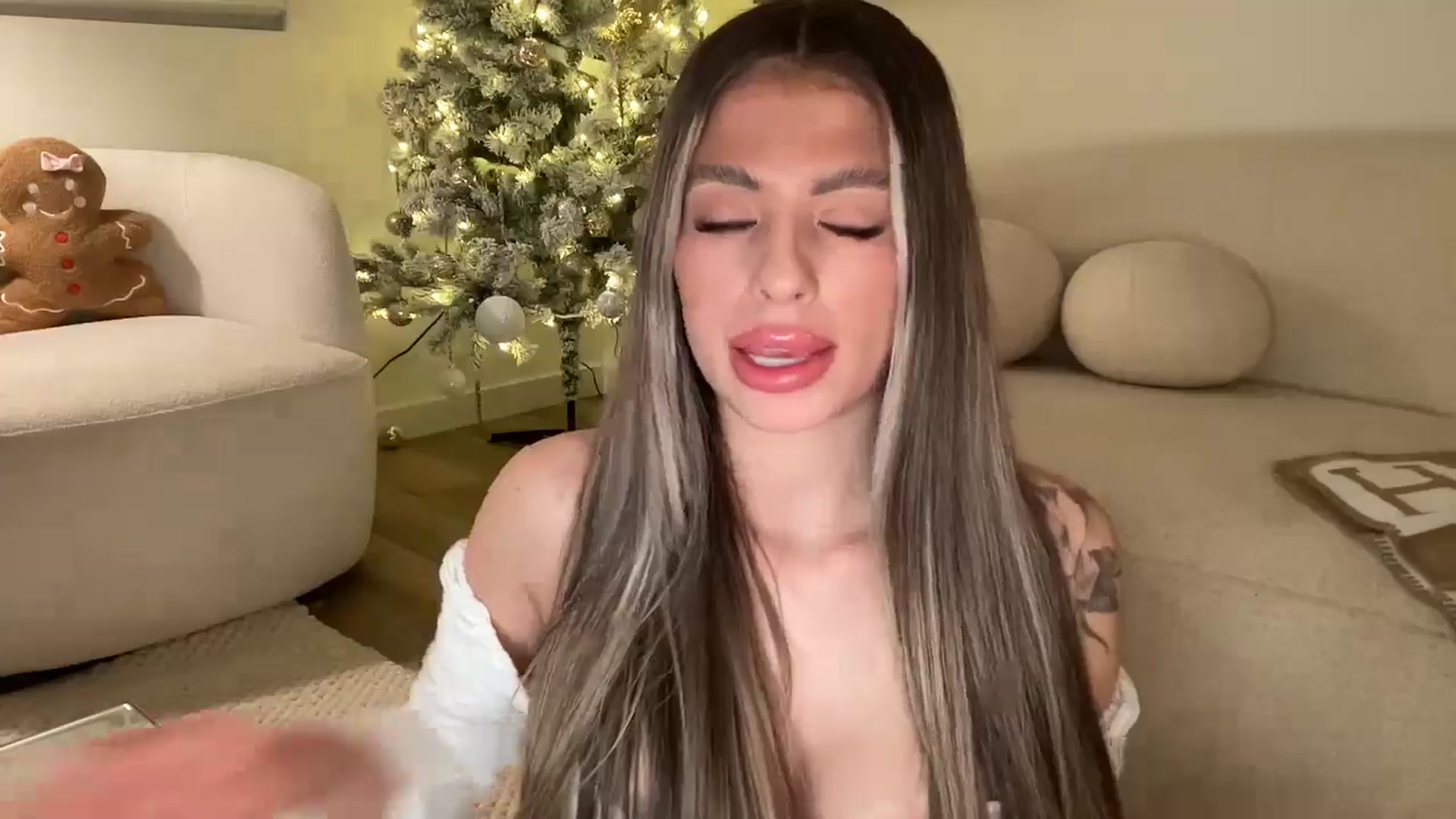 Gallery image thumbnail from aryaaxo's myfreecams stream on, 11/13/2024, 08:07 image 8 of 20
