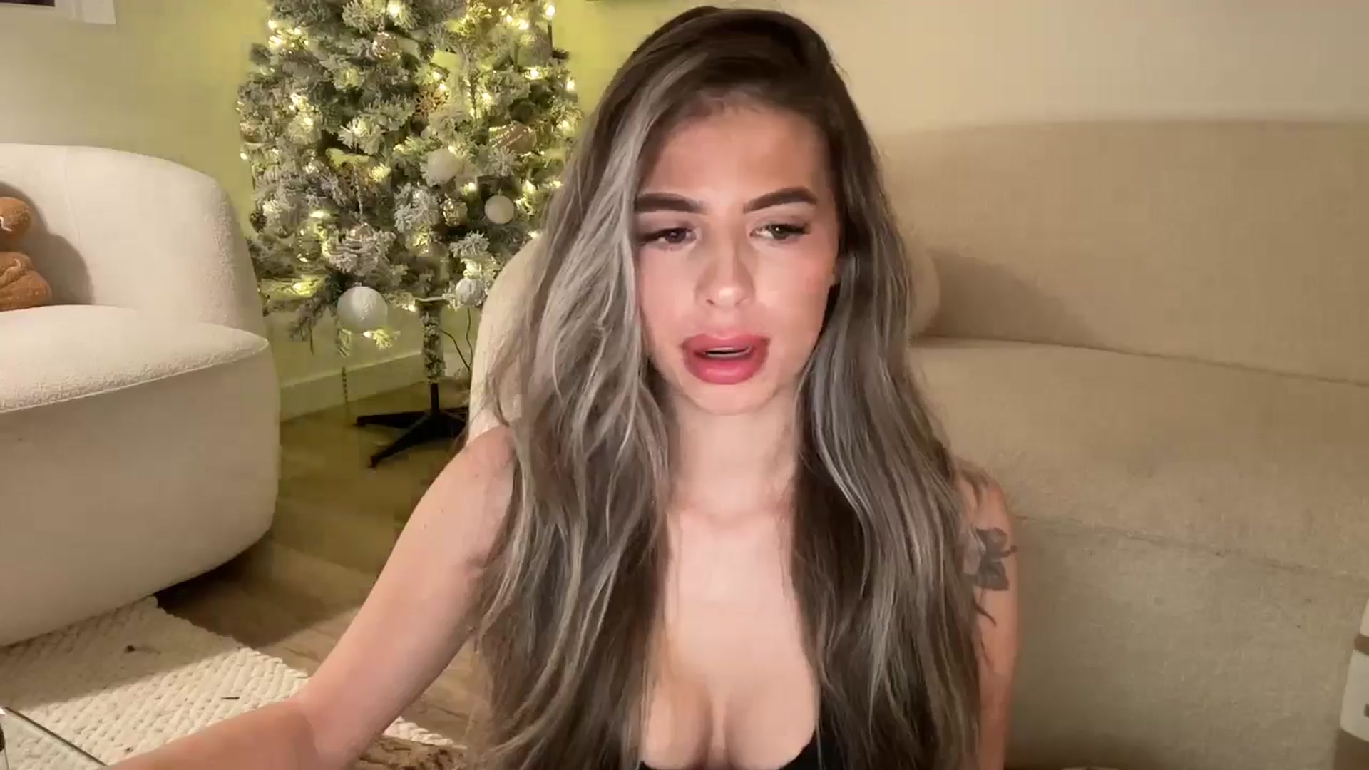 Gallery image thumbnail from aryaaxo's myfreecams stream on, 12/02/2024, 09:00 image 11 of 20