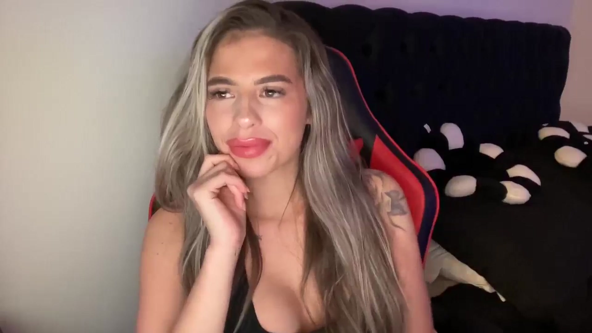 Gallery image thumbnail from aryaaxo's myfreecams stream on, 12/02/2024, 10:08 image 8 of 20