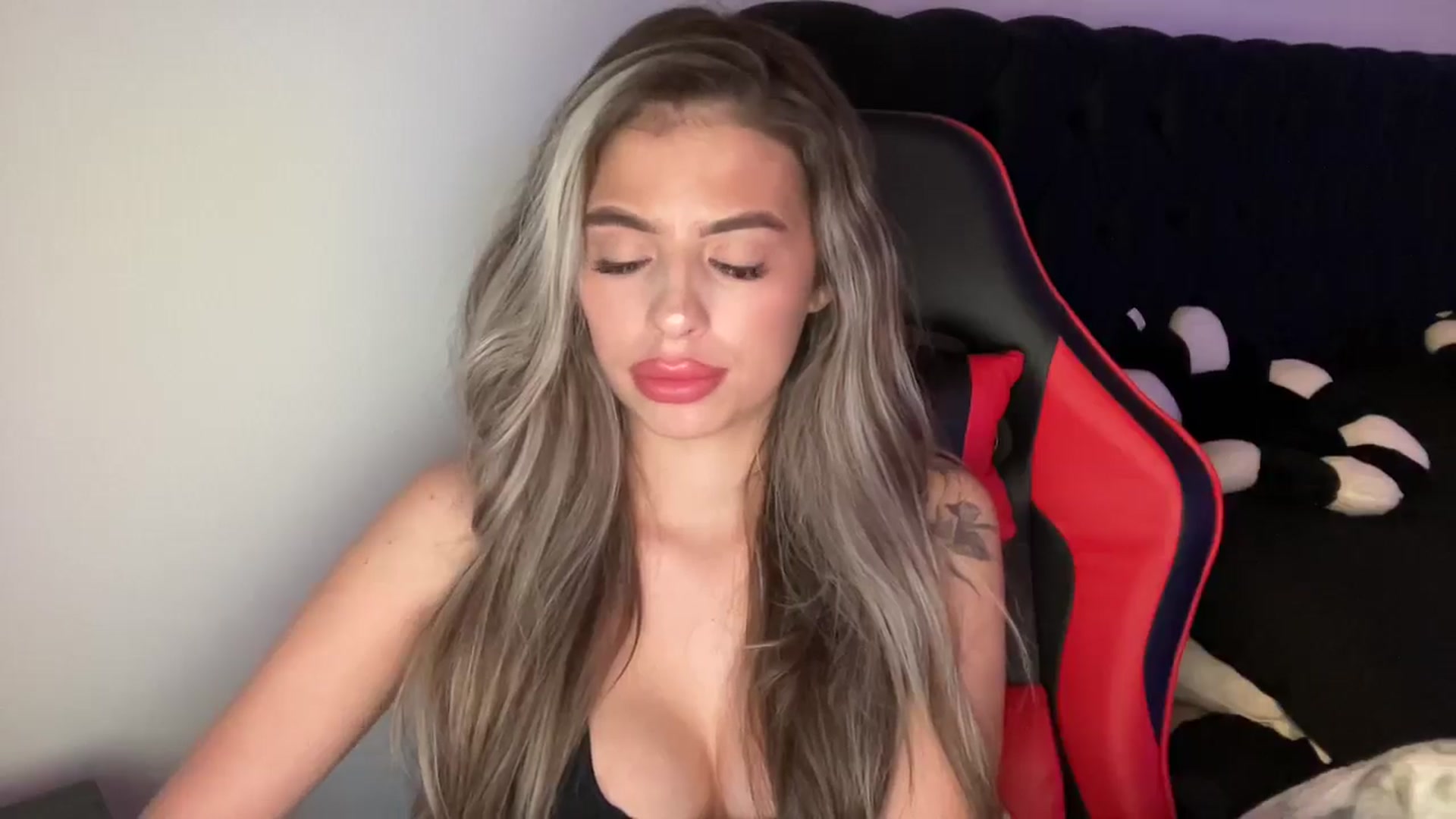 Gallery image thumbnail from aryaaxo's myfreecams stream on, 12/02/2024, 10:08 image 14 of 20