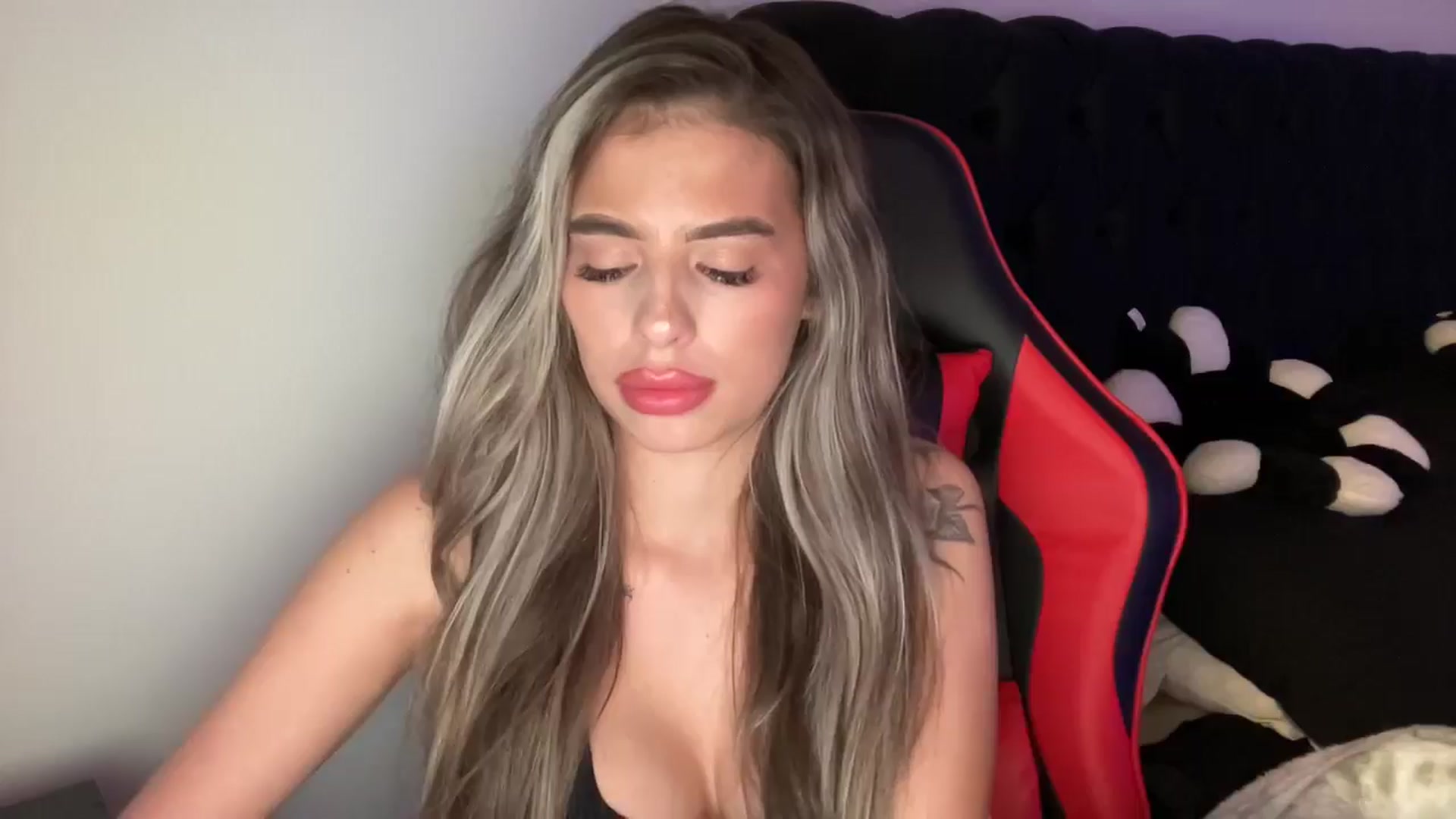 Gallery image thumbnail from aryaaxo's myfreecams stream on, 12/02/2024, 10:08 image 13 of 20