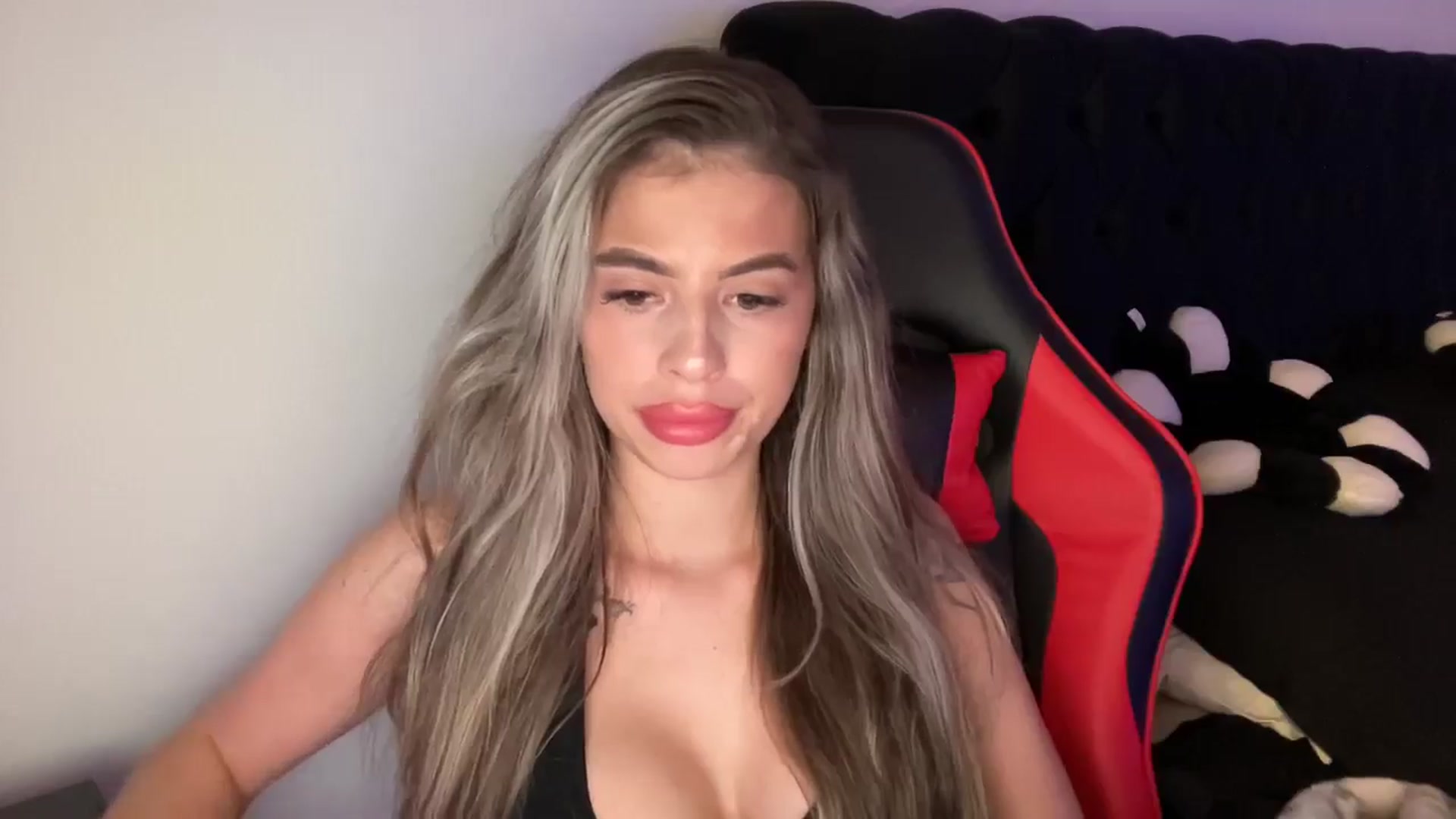 Gallery image thumbnail from aryaaxo's myfreecams stream on, 12/02/2024, 10:08 image 19 of 20